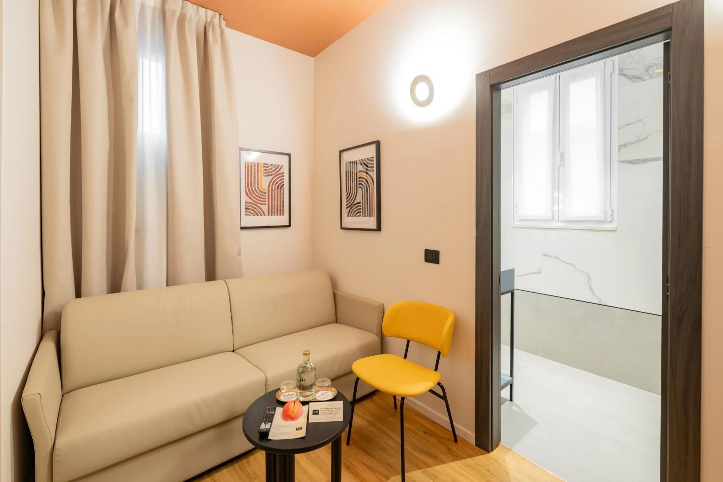 Seating area in Bleis Hotel