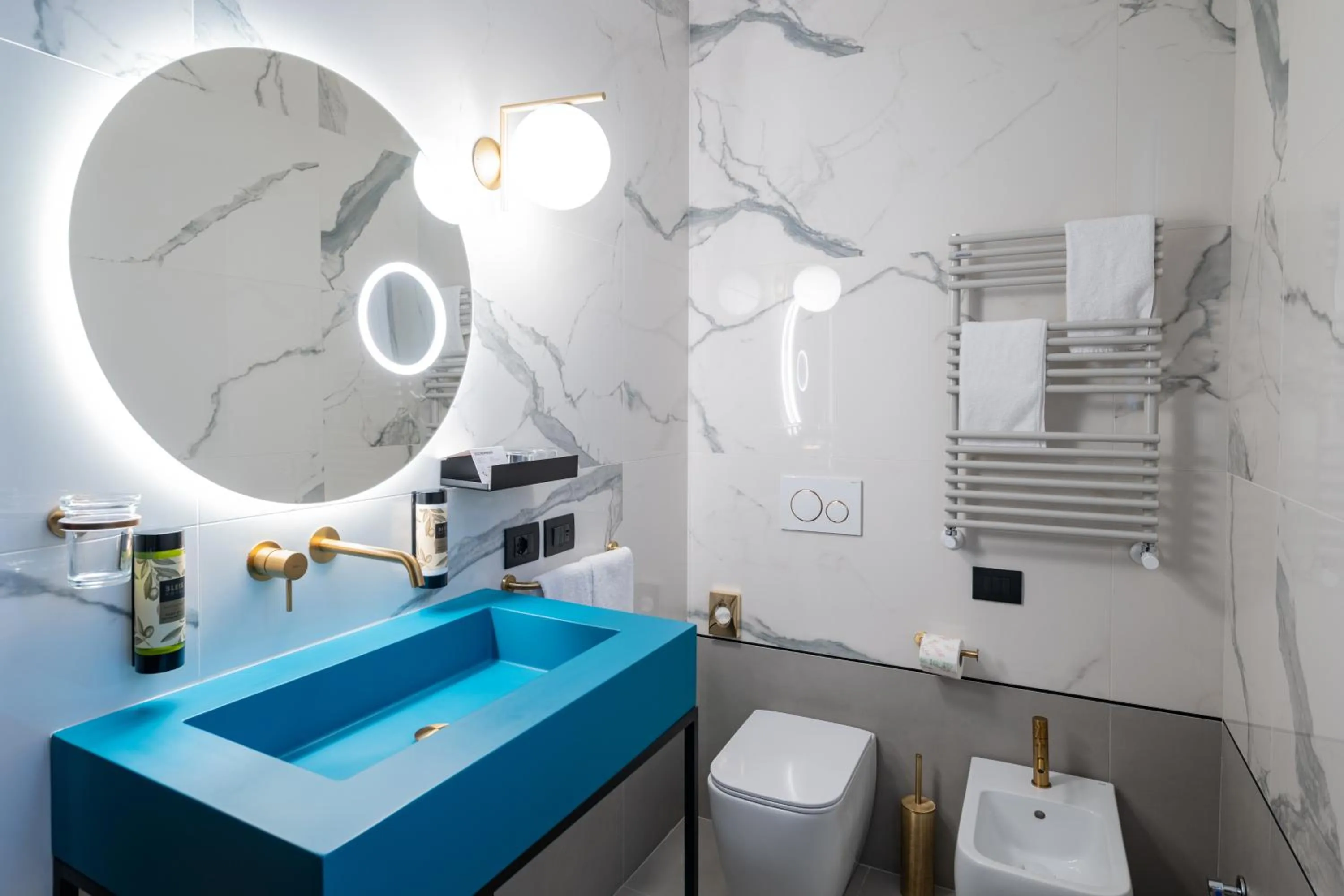 Toilet in Bleis Hotel