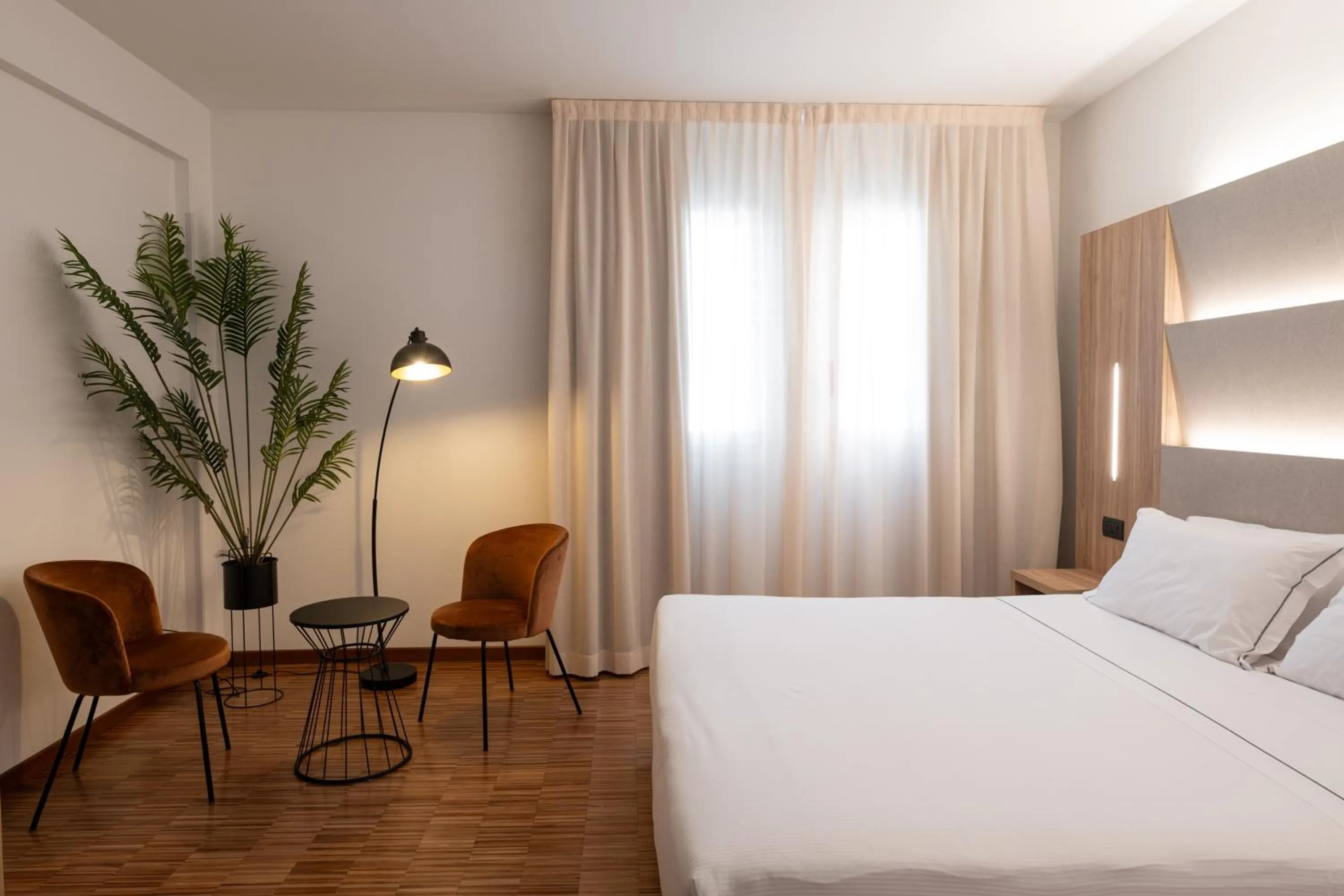 Bedroom, Bed in Bleis Hotel