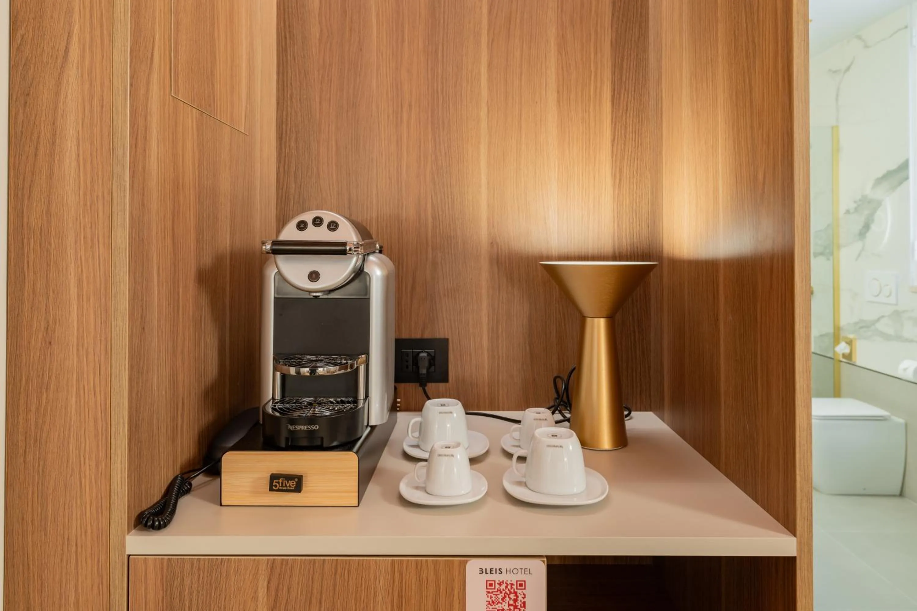 Coffee/tea facilities in Bleis Hotel