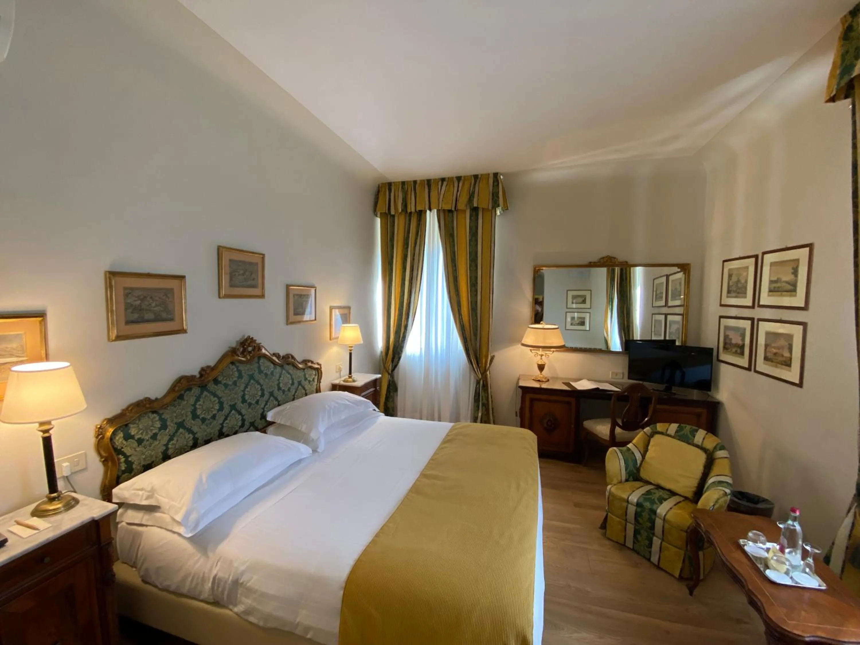 Bedroom, Bed in Park Palace Hotel