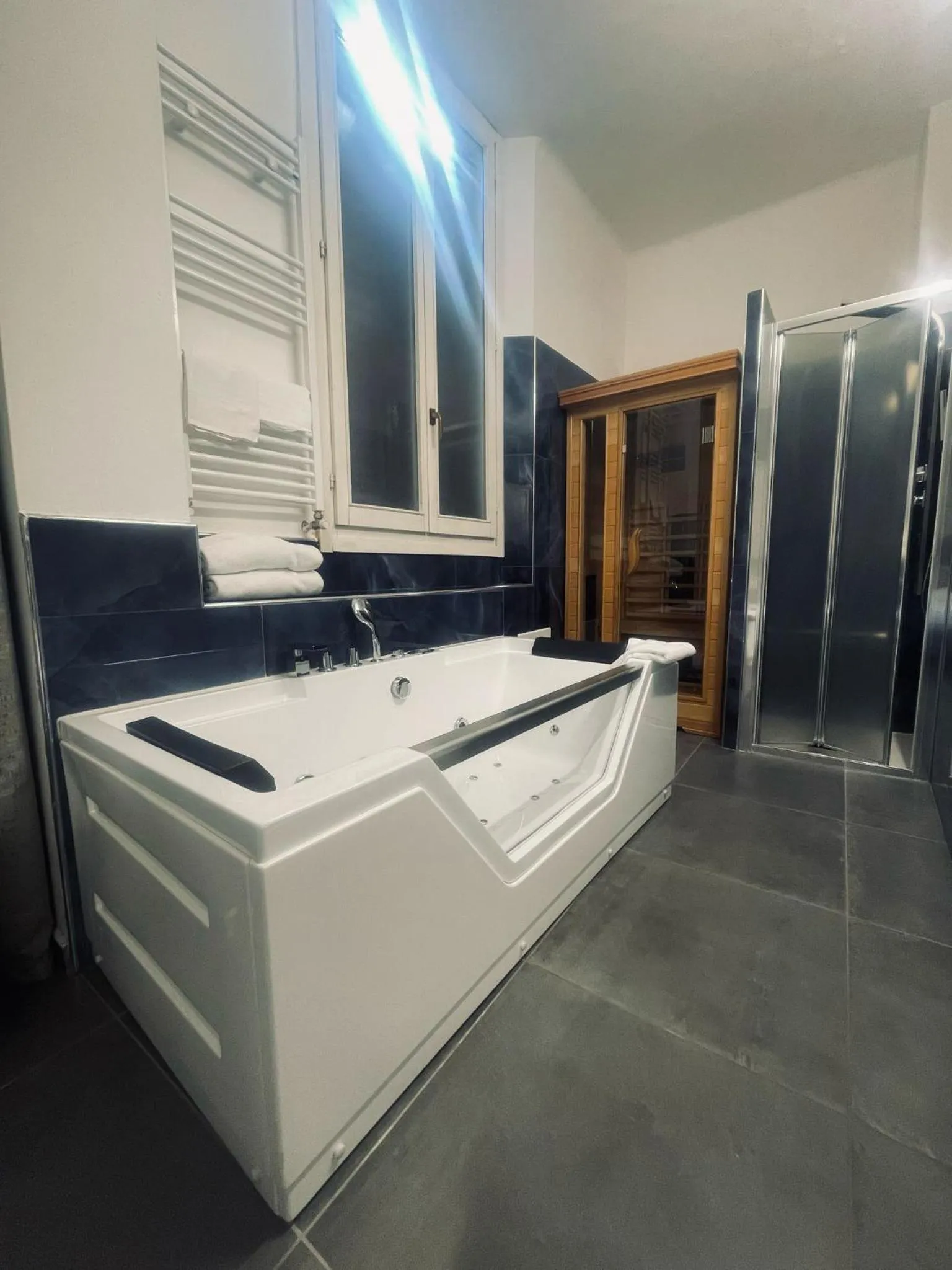 Hot Tub in Hotel Holiday- Alla Finestrella