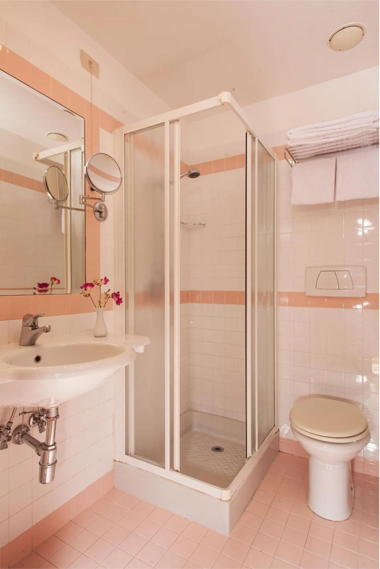 Bathroom in Hotel Piemonte