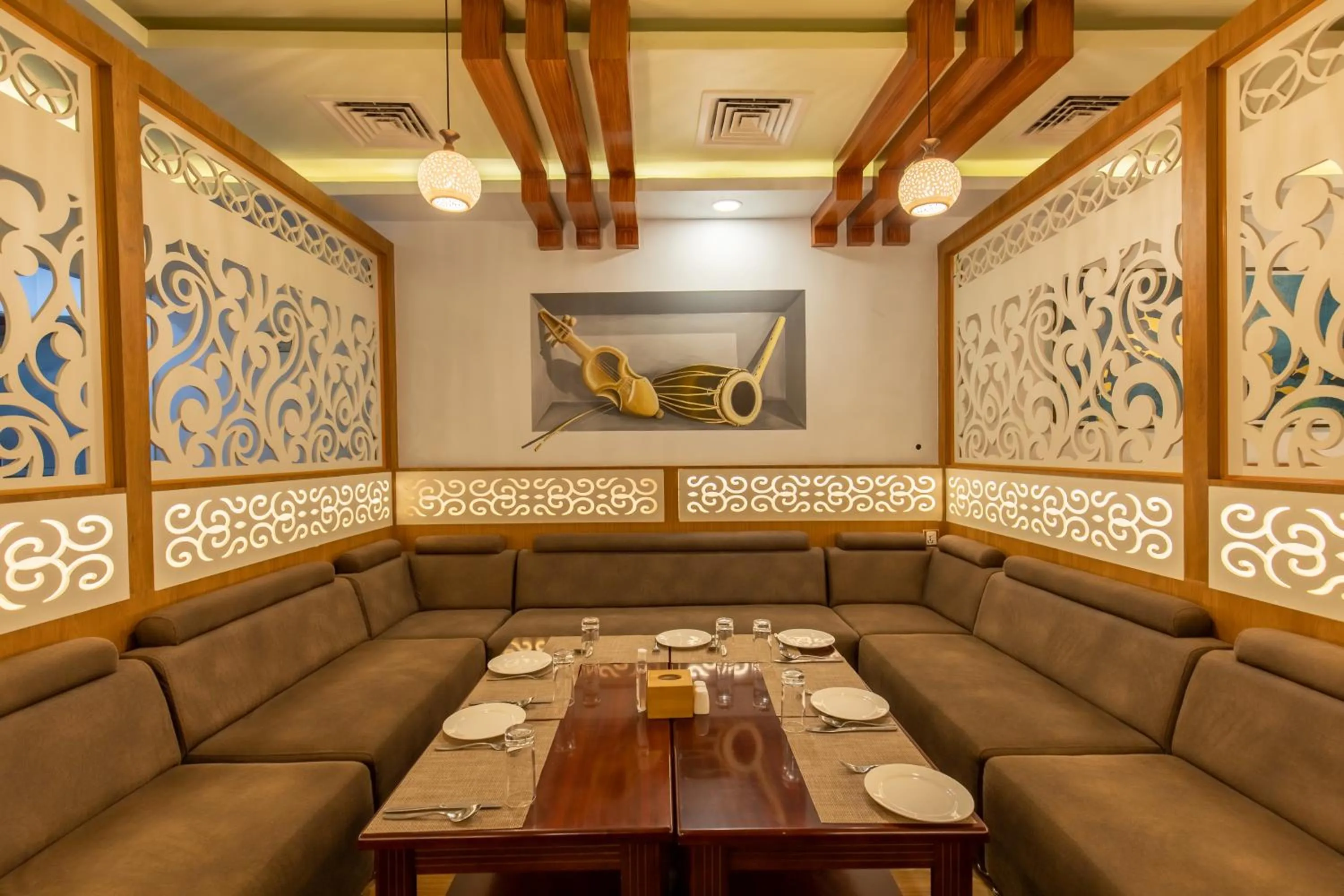 Restaurant/places to eat in Gorakha Hotel