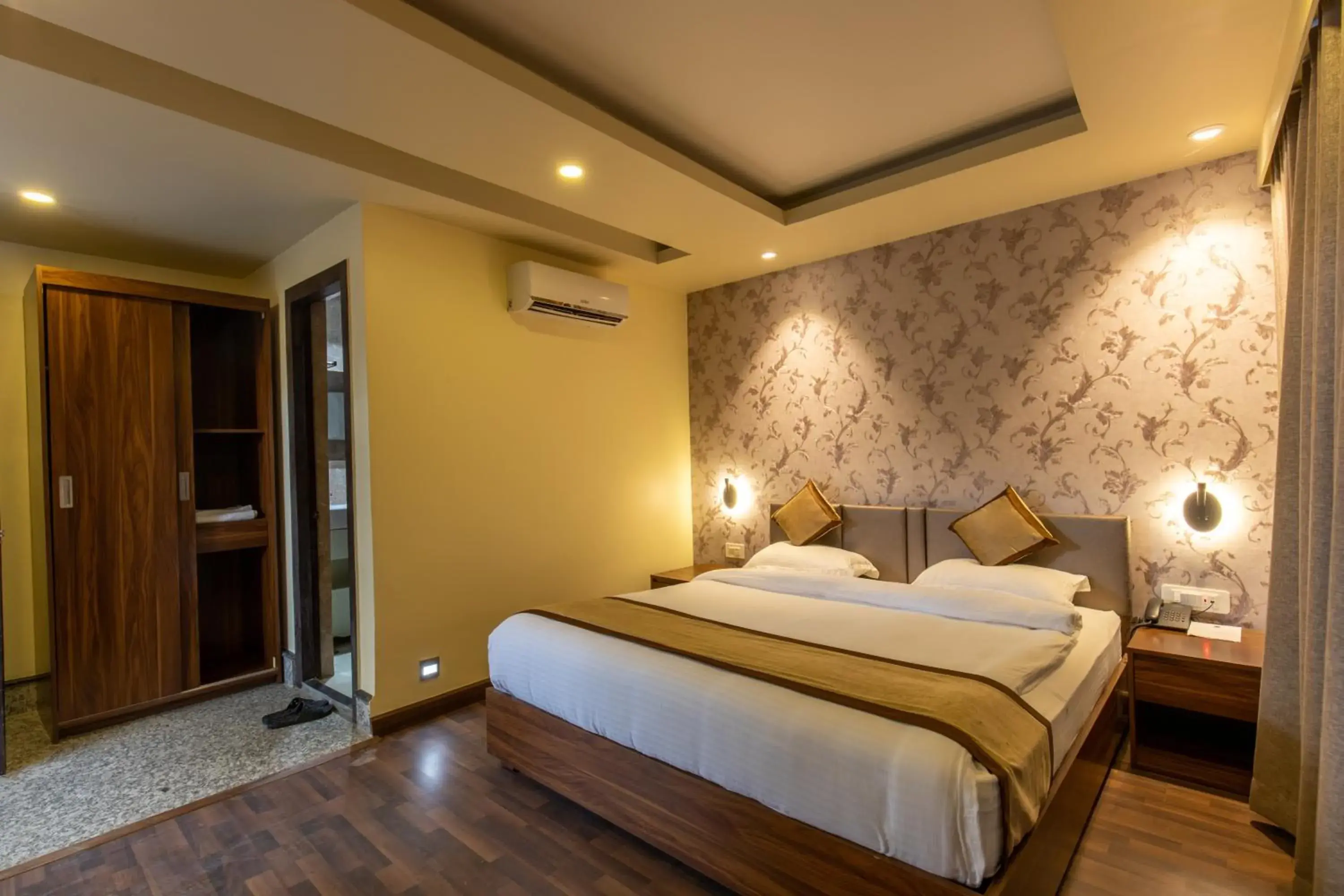 Deluxe King Room - single occupancy in Gorakha Hotel Deluxe King Room - single occupancy in Gorakha Hotel