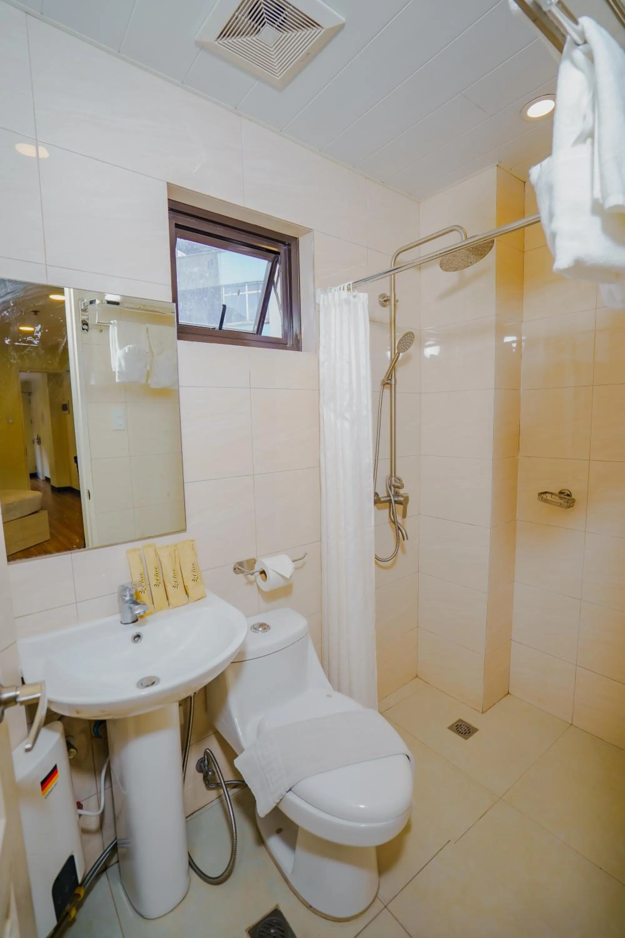 Bathroom in Olive Town Center and Hotel