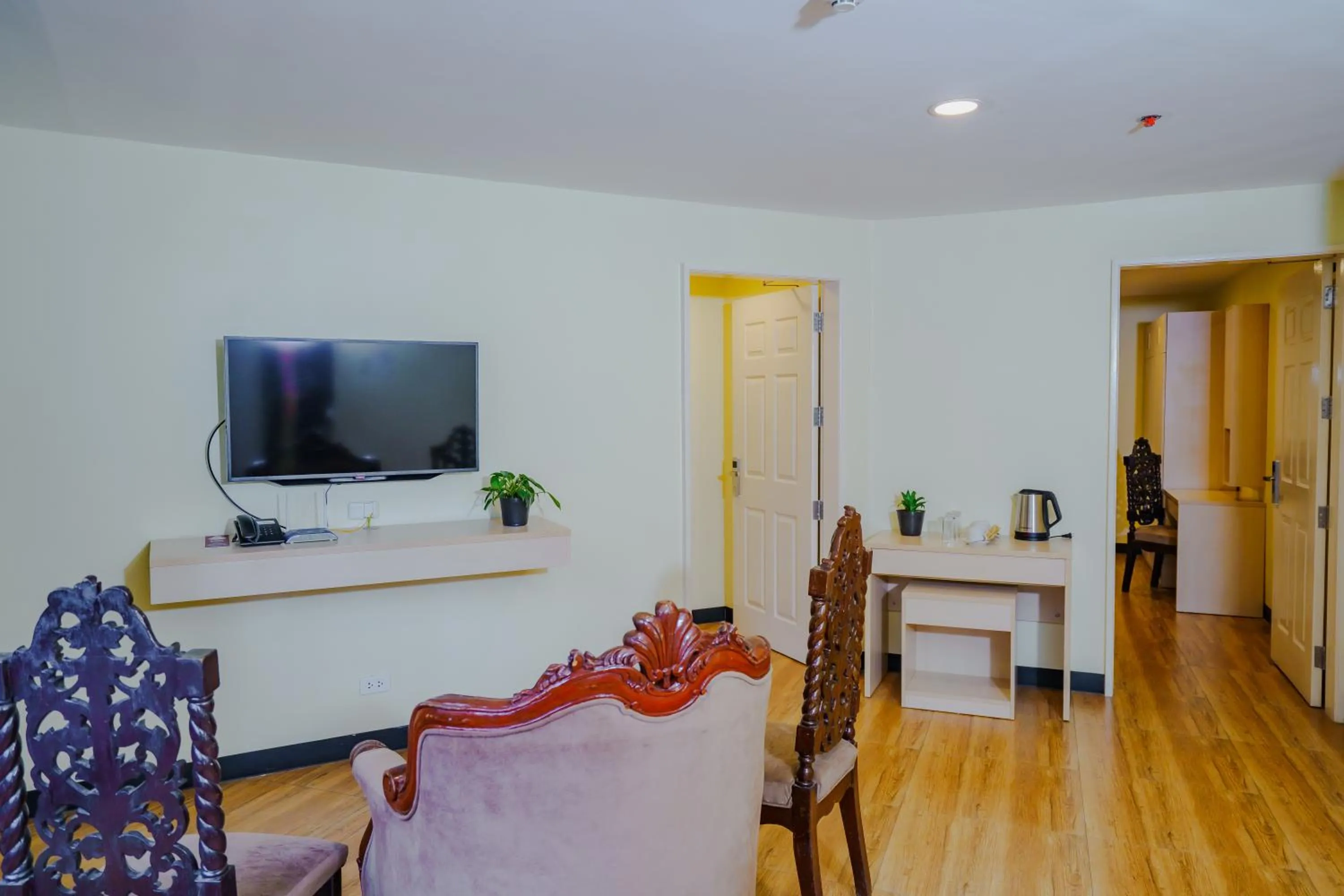 Living room in Olive Town Center and Hotel