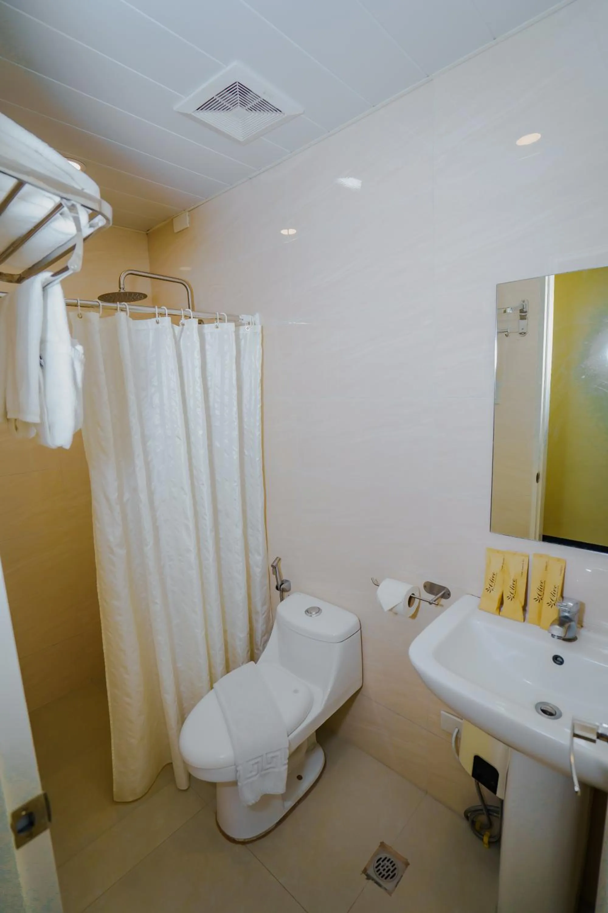 Bathroom in Olive Town Center and Hotel