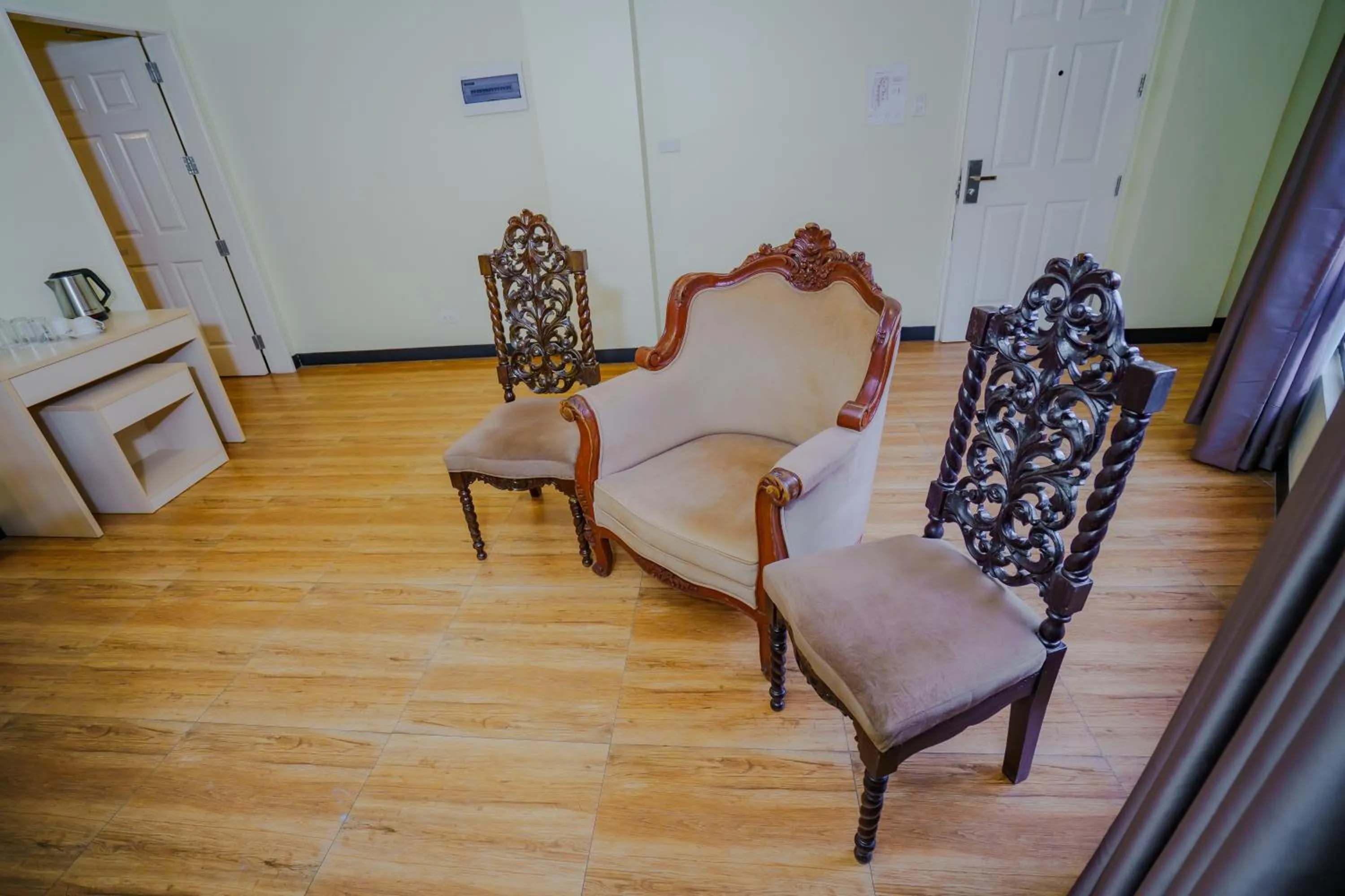 Living room in Olive Town Center and Hotel