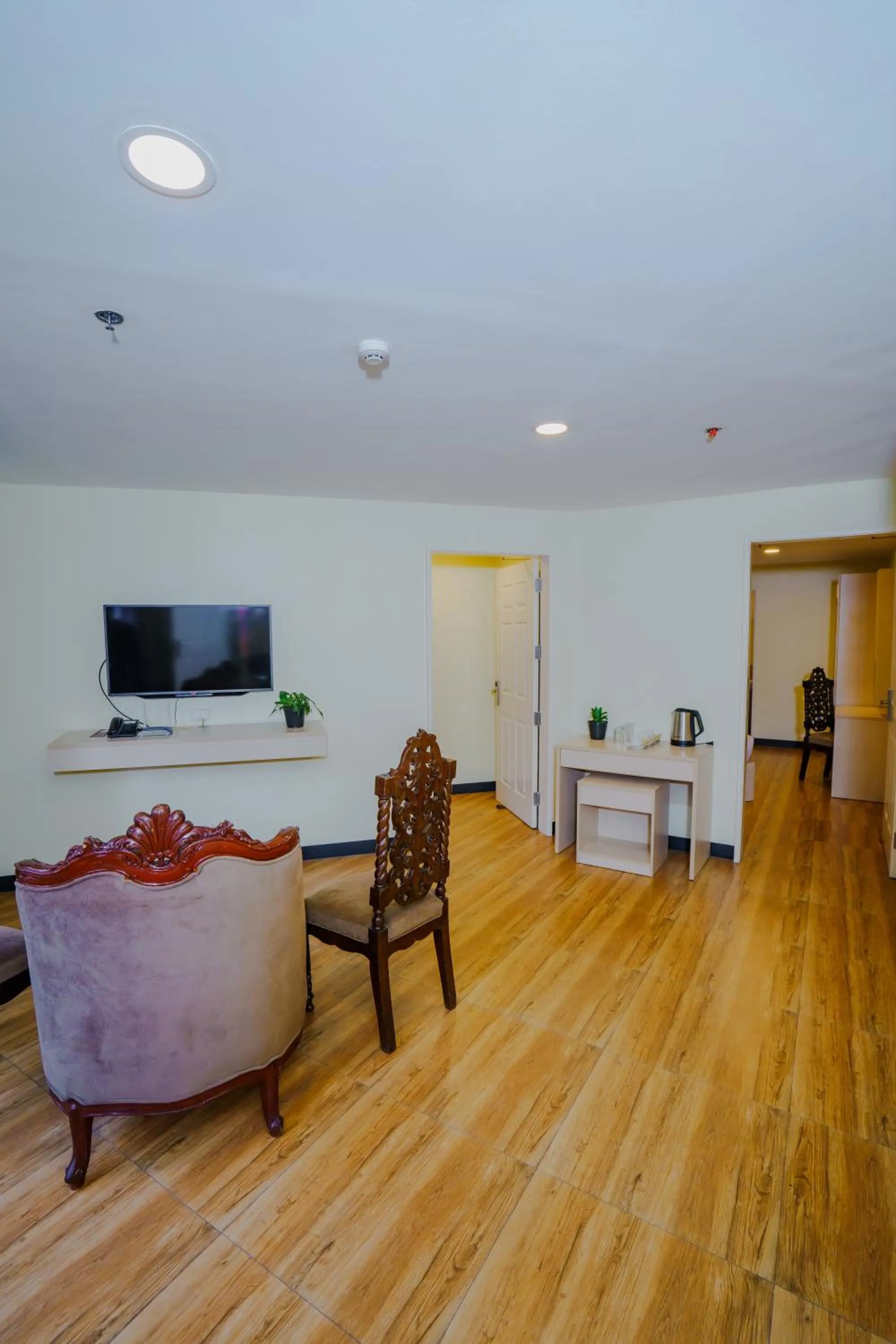 TV and multimedia in Olive Town Center and Hotel