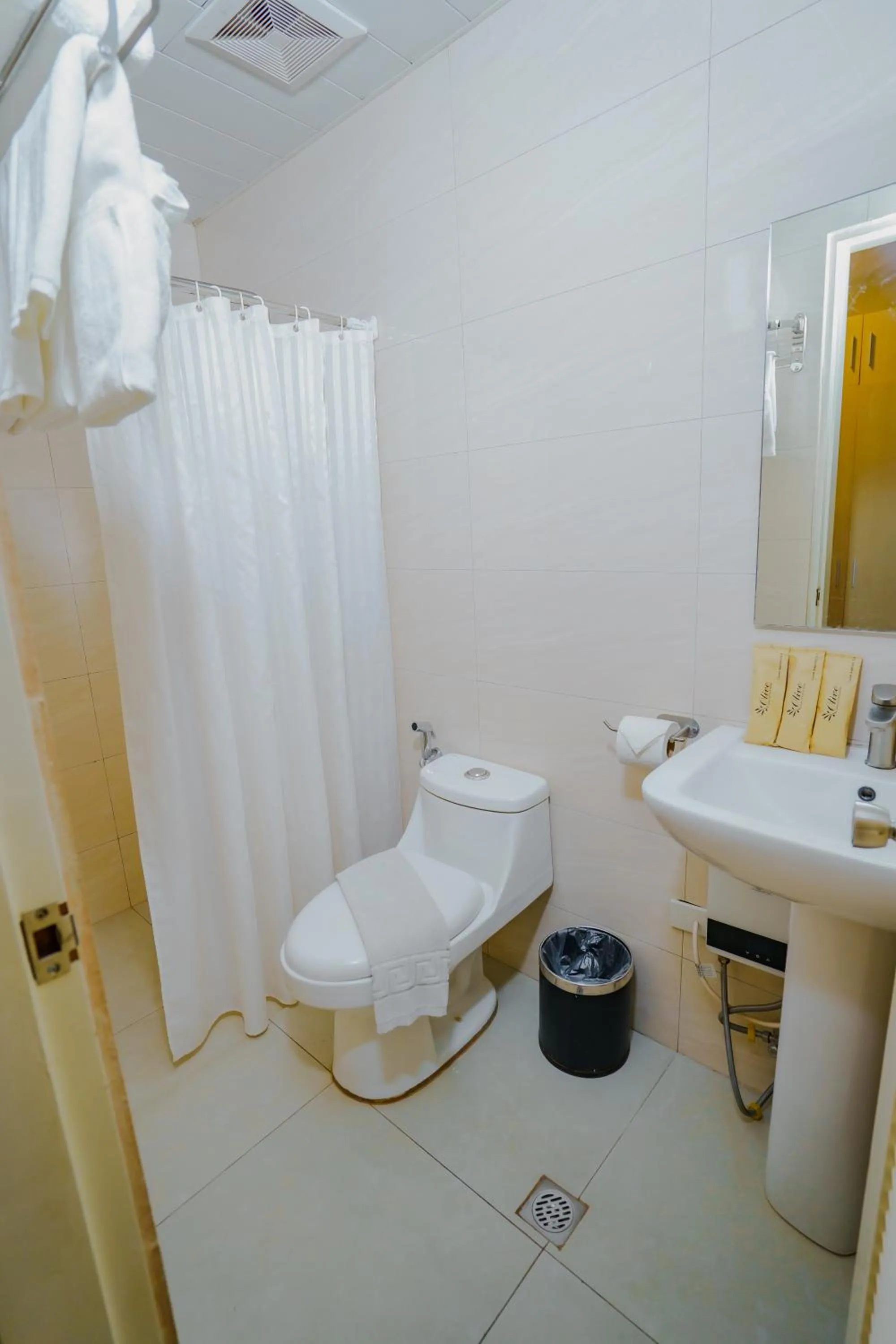 Shower in Olive Town Center and Hotel