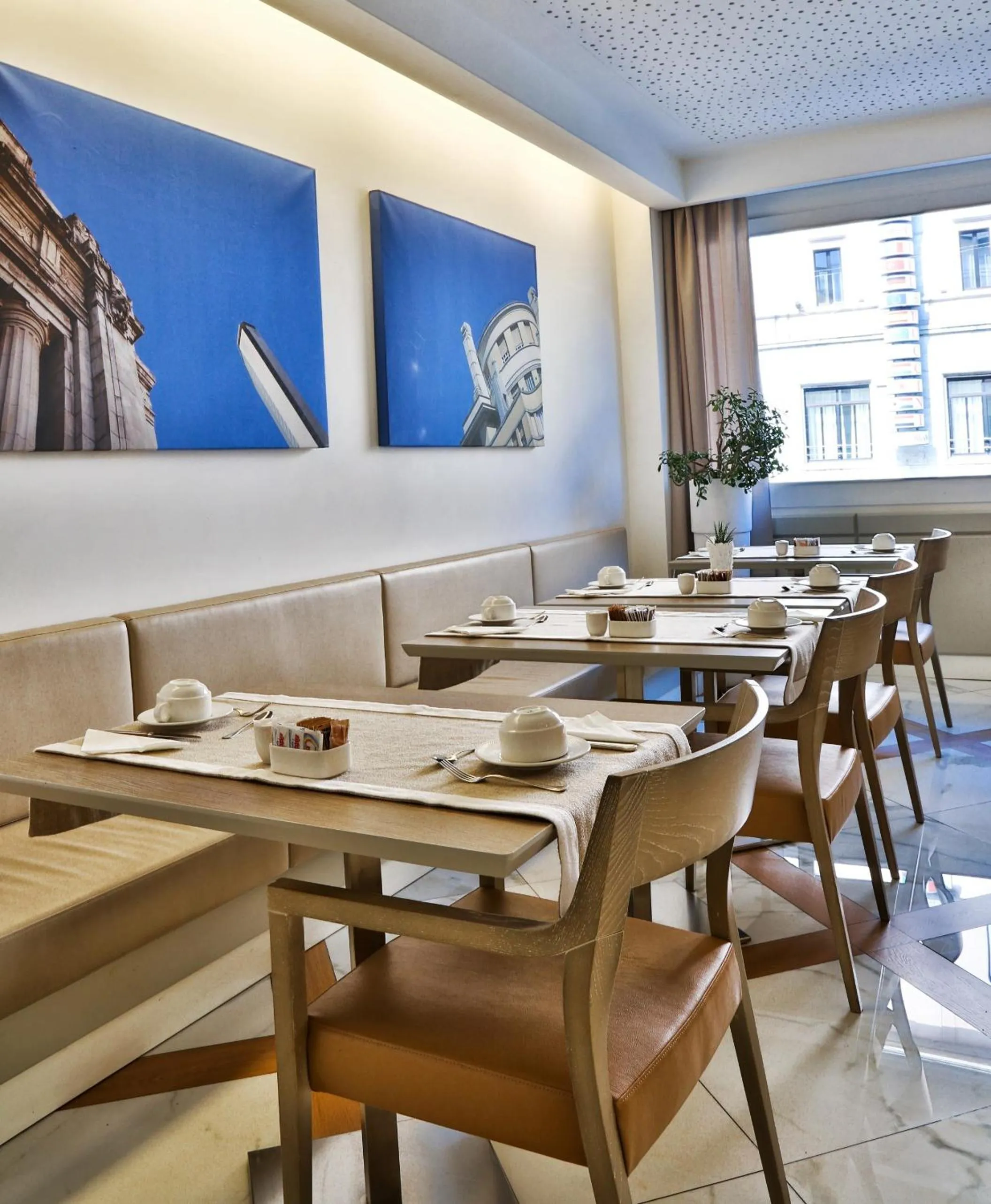 Restaurant/places to eat in Best Western Hotel City