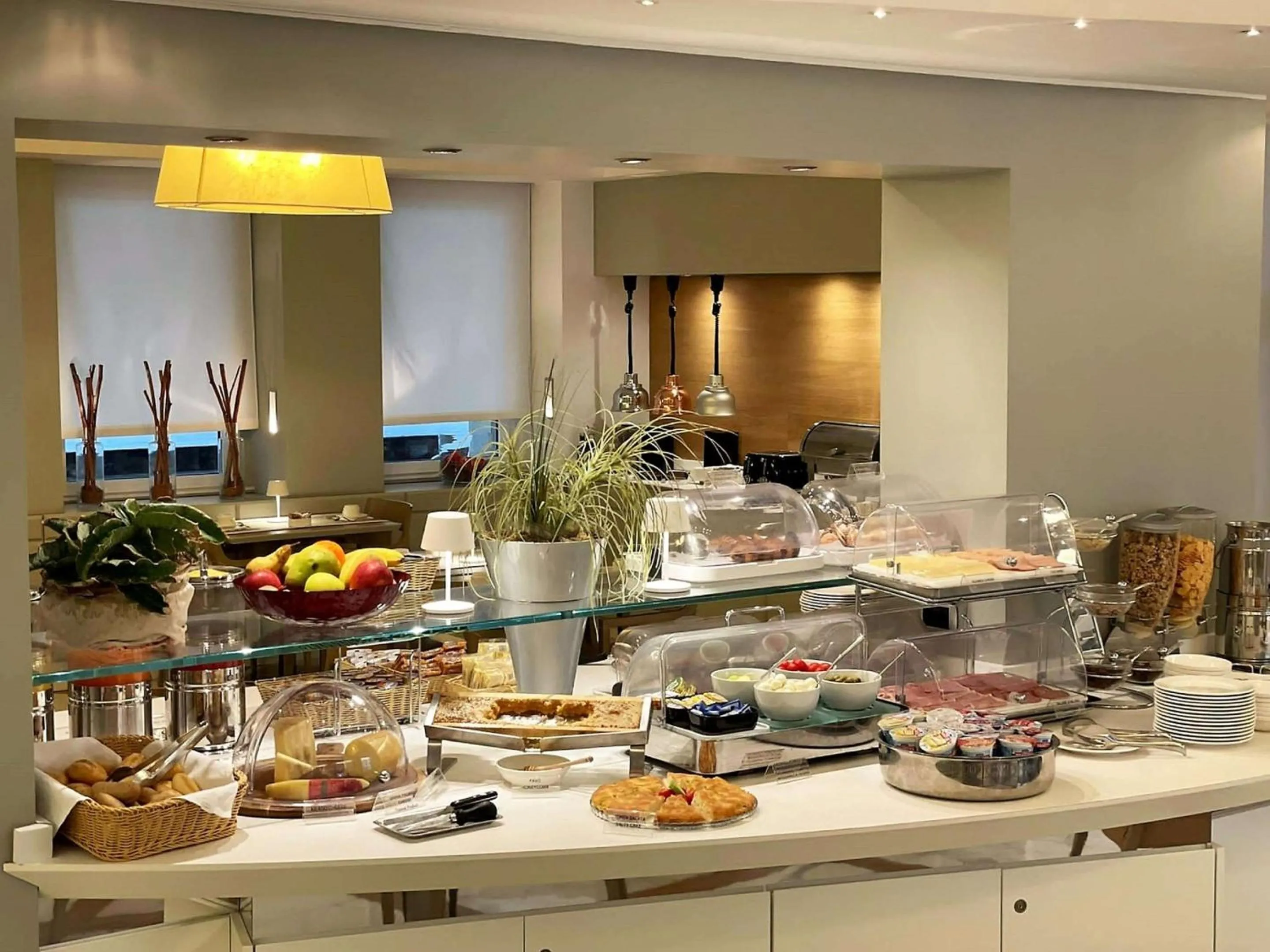 Restaurant/places to eat in Best Western Hotel City