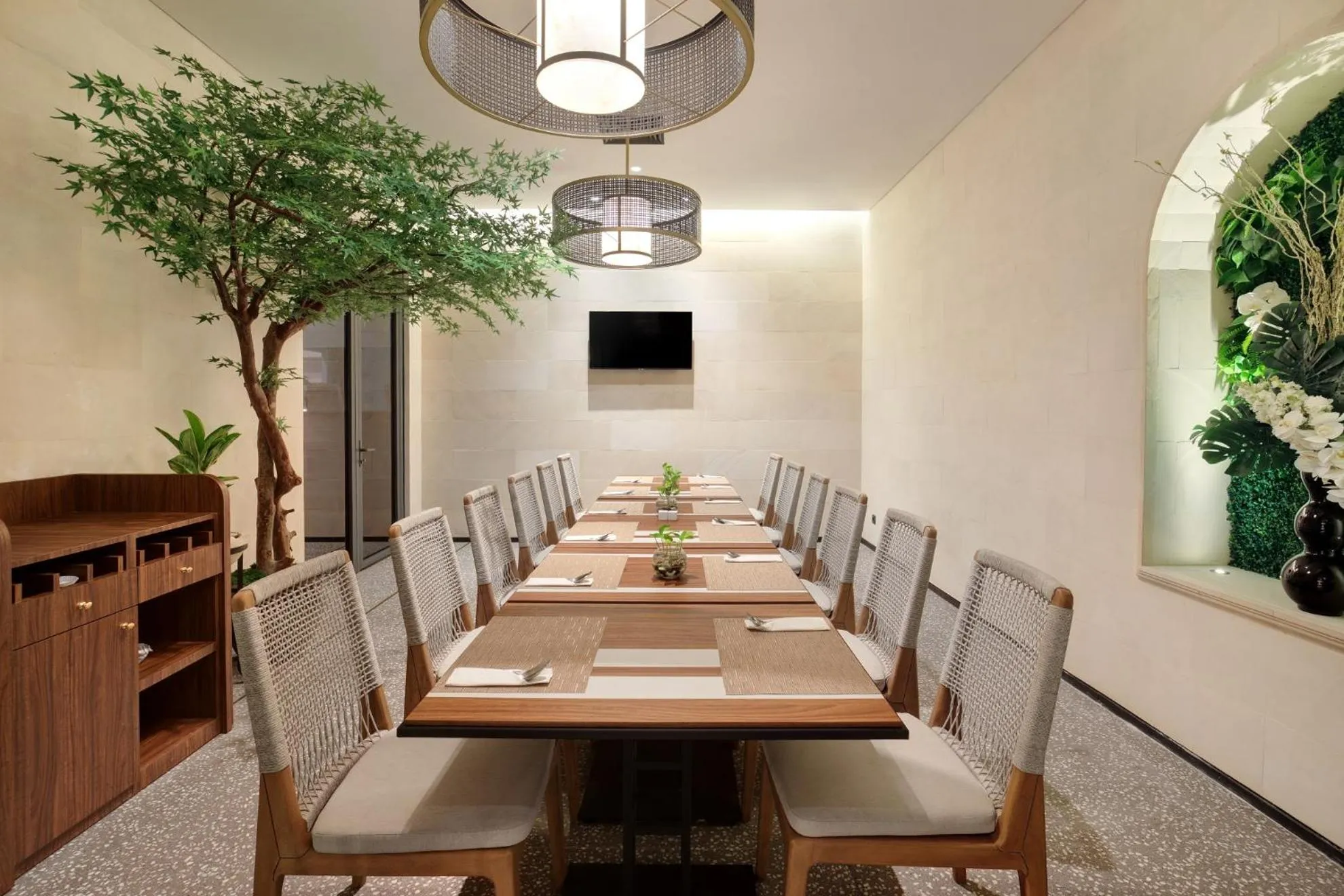 Dining area in Hotel Aruss Semarang