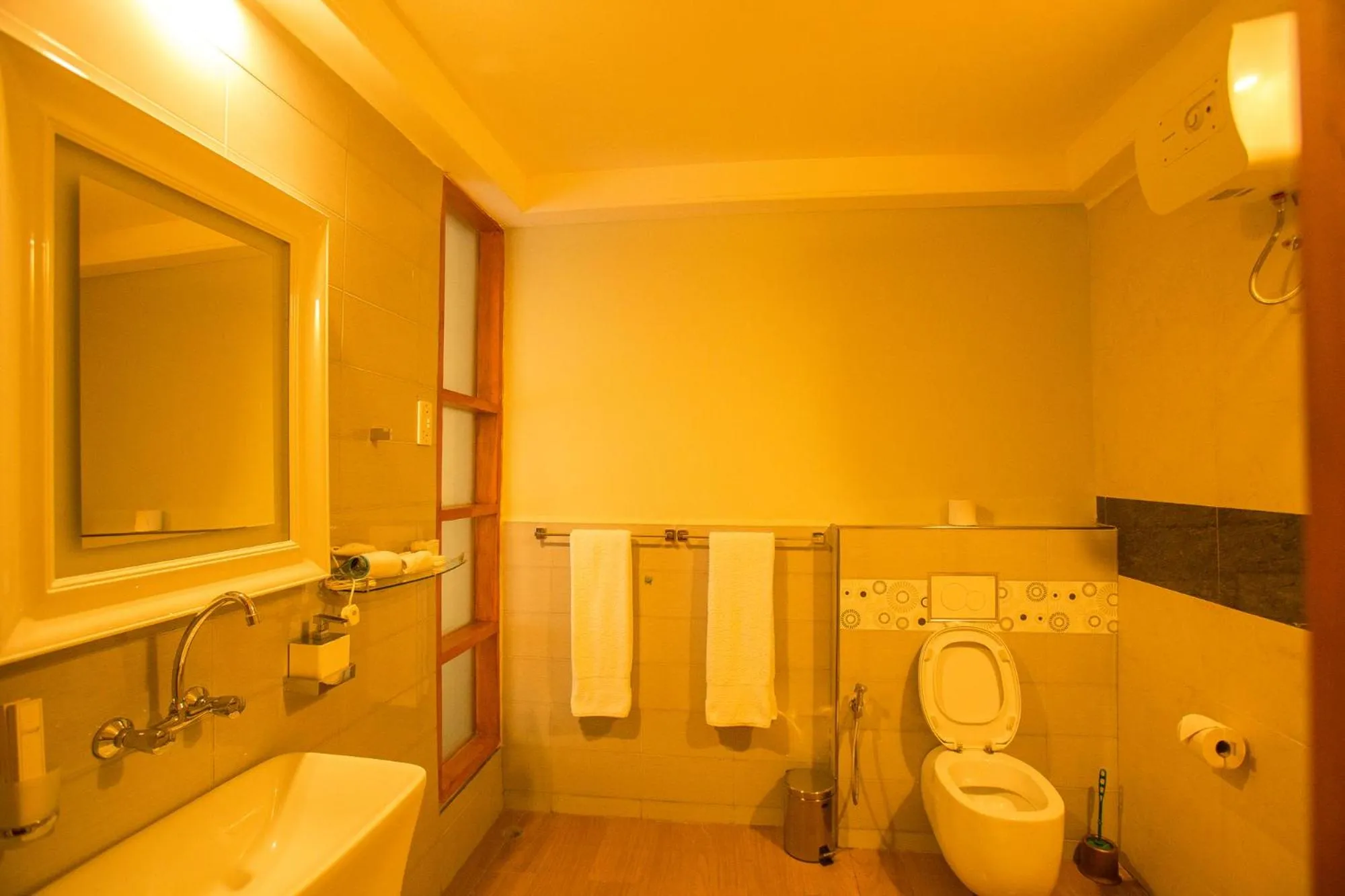 Amani Safari Lodge and Restaurant