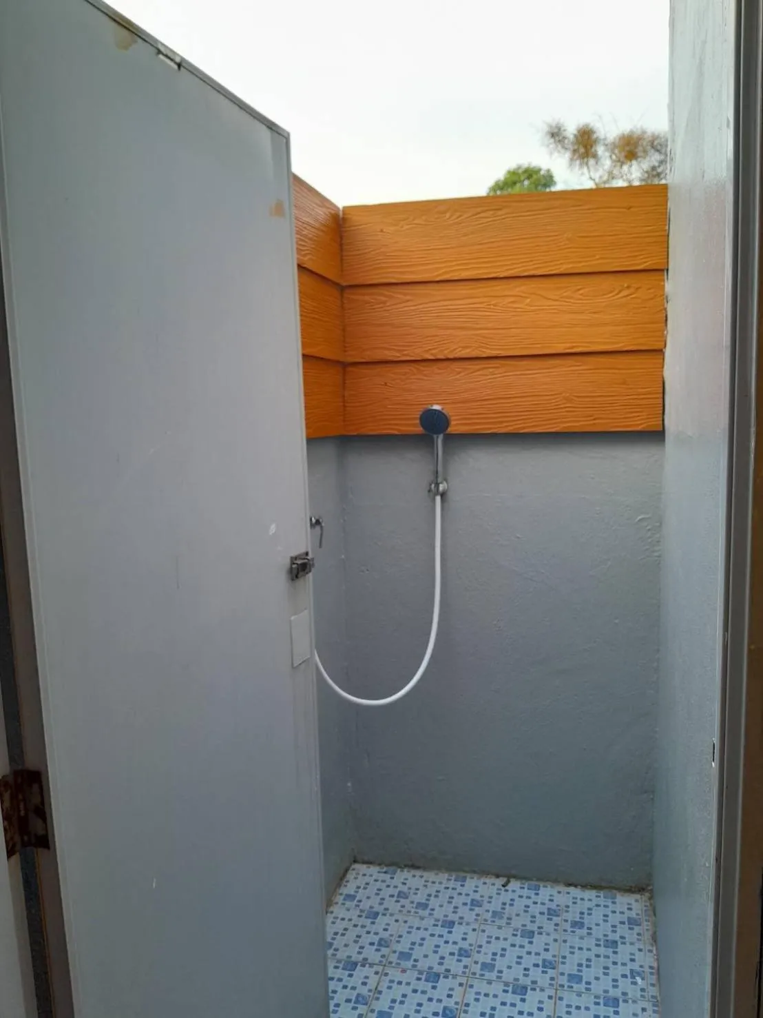 Shower in Khaolak Banana Bungalow