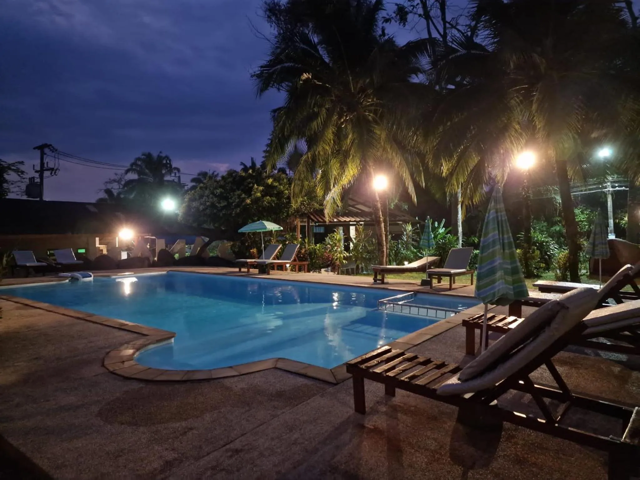Swimming pool in Khaolak Banana Bungalow