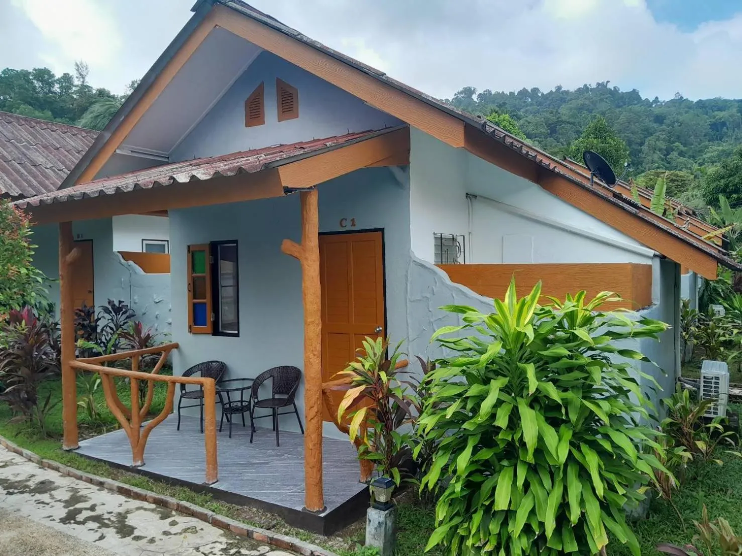 Property building in Khaolak Banana Bungalow