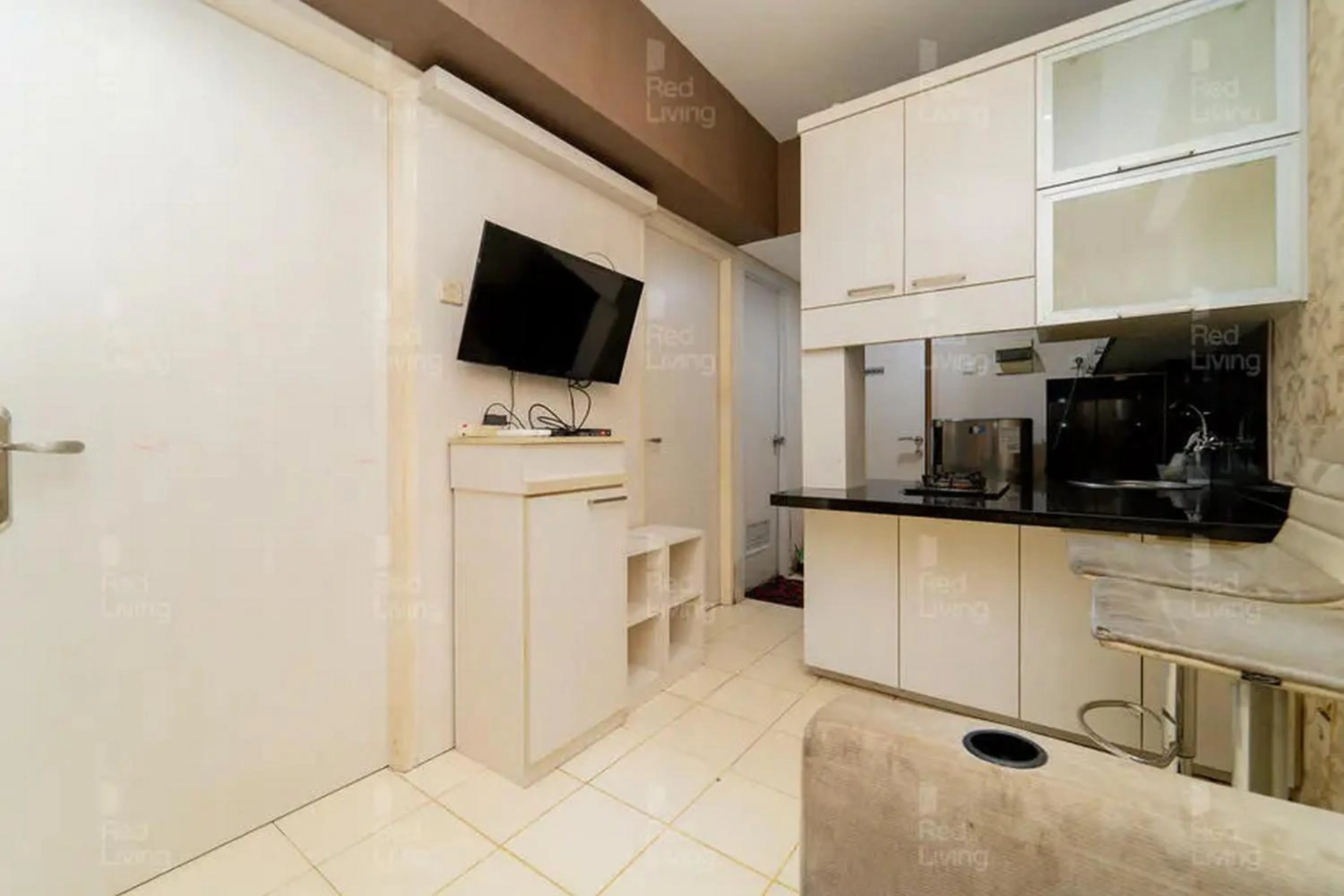 Kitchen or kitchenette in RedLiving Apartemen Serpong Green View - Sheena Property Tower B