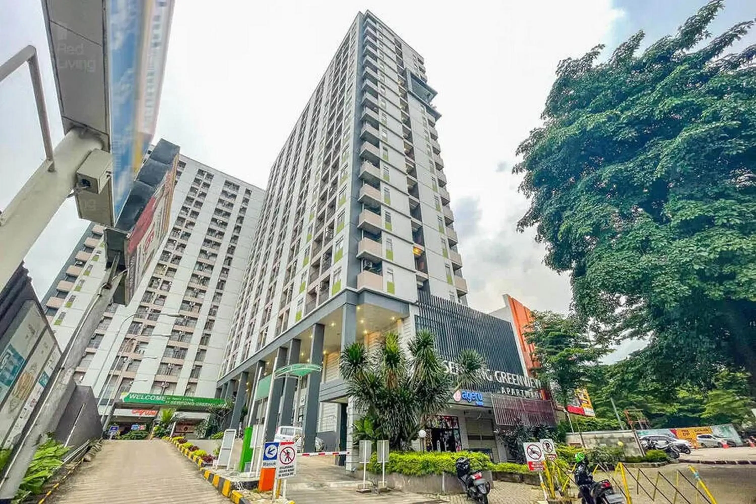 Property building in RedLiving Apartemen Serpong Green View - Sheena Property Tower B
