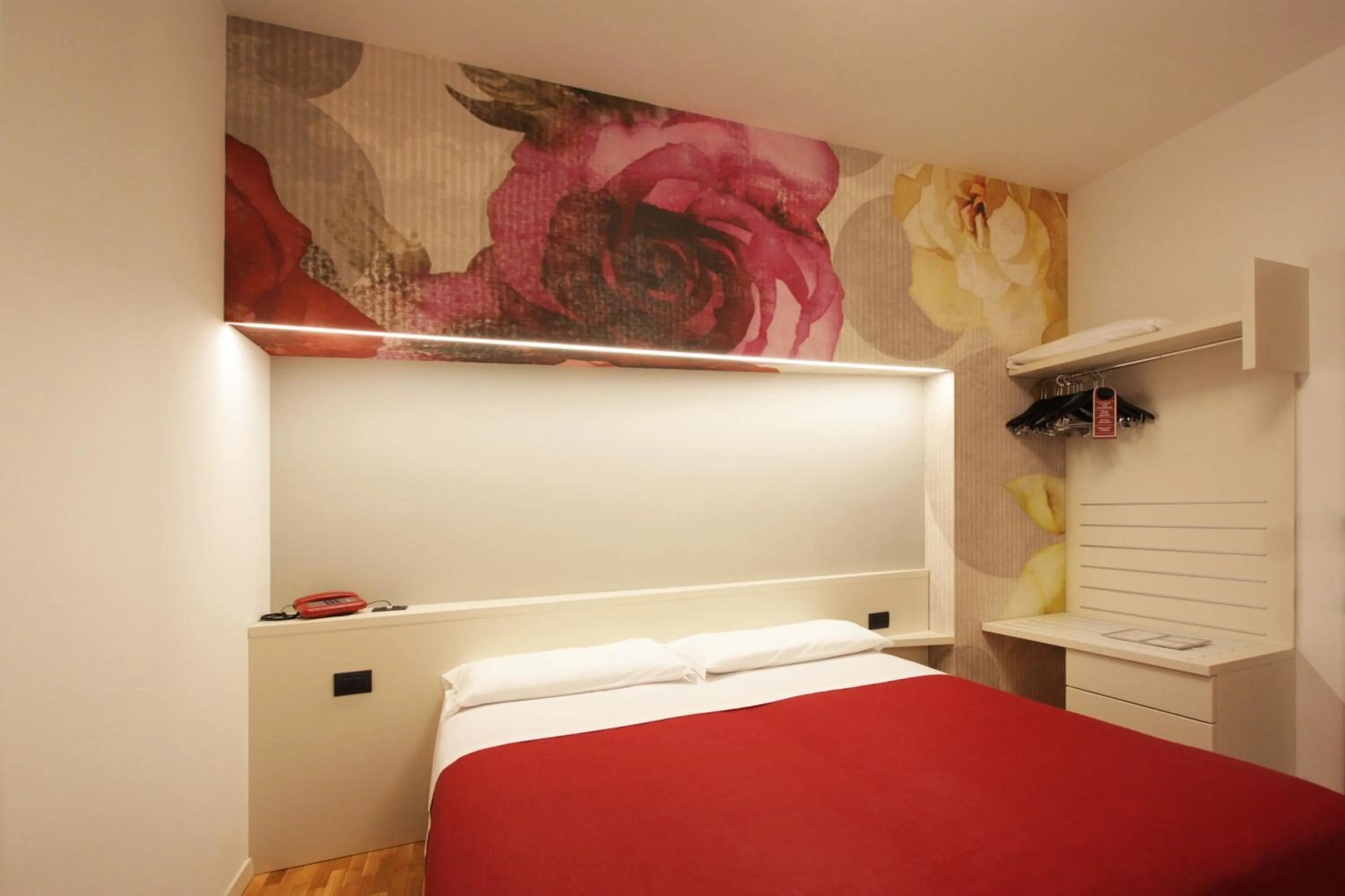 Decorative detail, Bed in Park Hotel Meublé