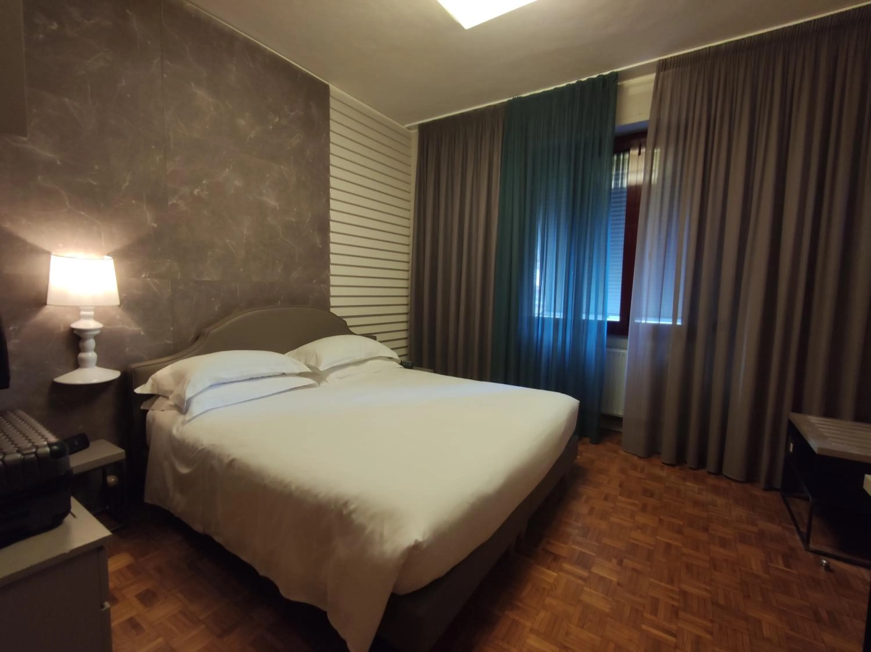 Bedroom, Bed in Park Hotel Meublé