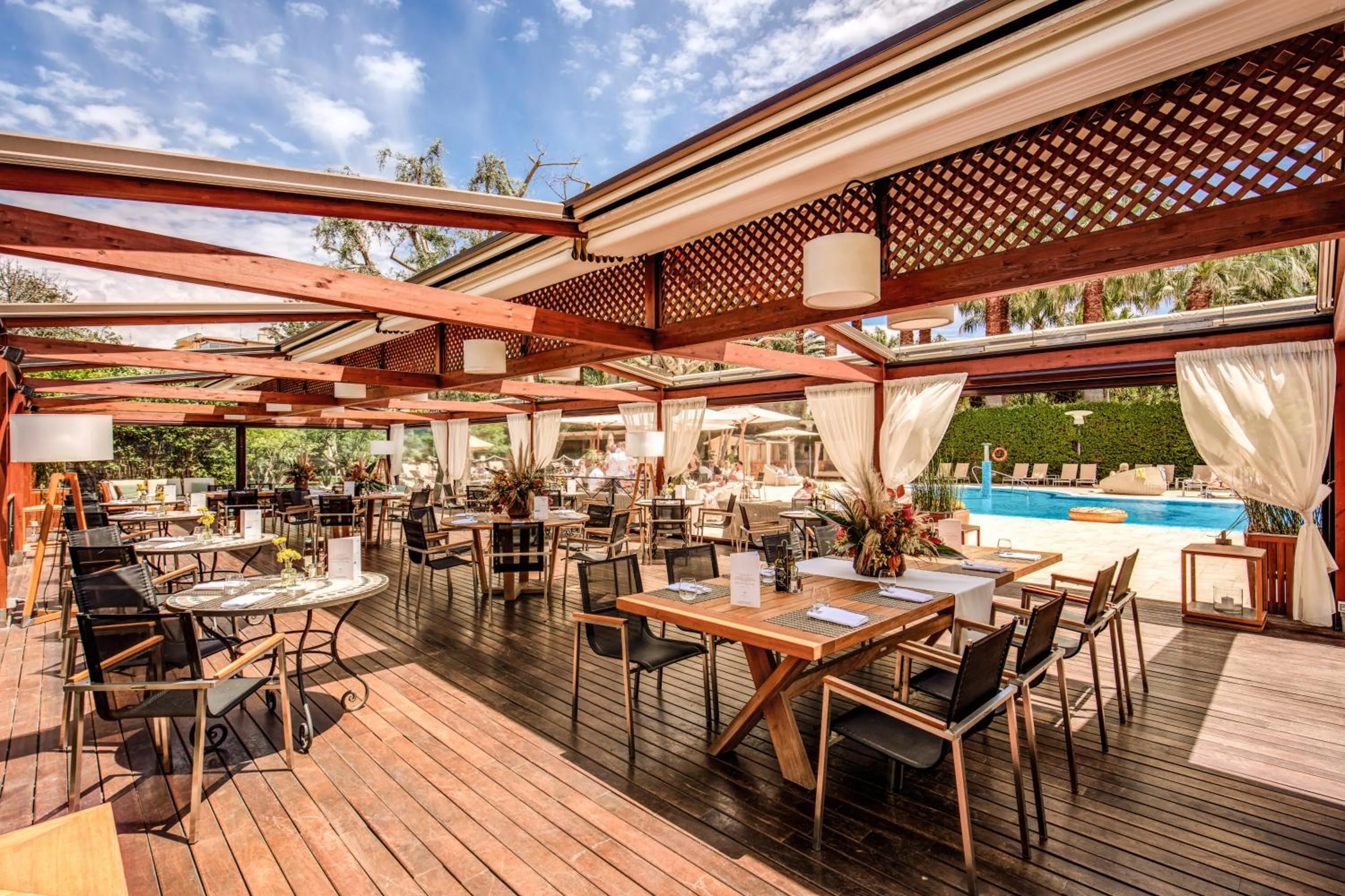 Swimming pool in Hotel Mediterraneo Sorrento