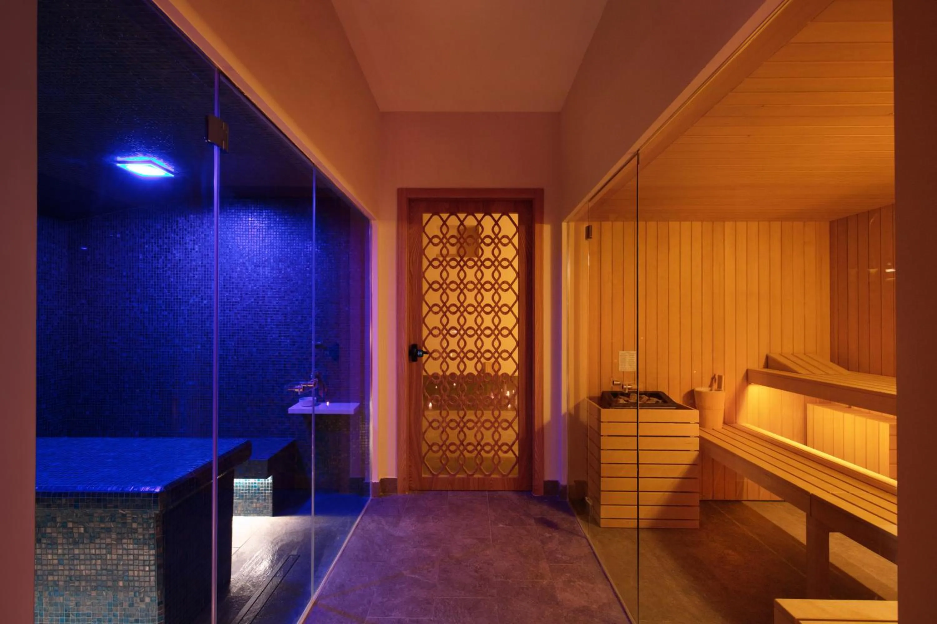 Sauna, Bed in Hotel Mediterraneo Sorrento