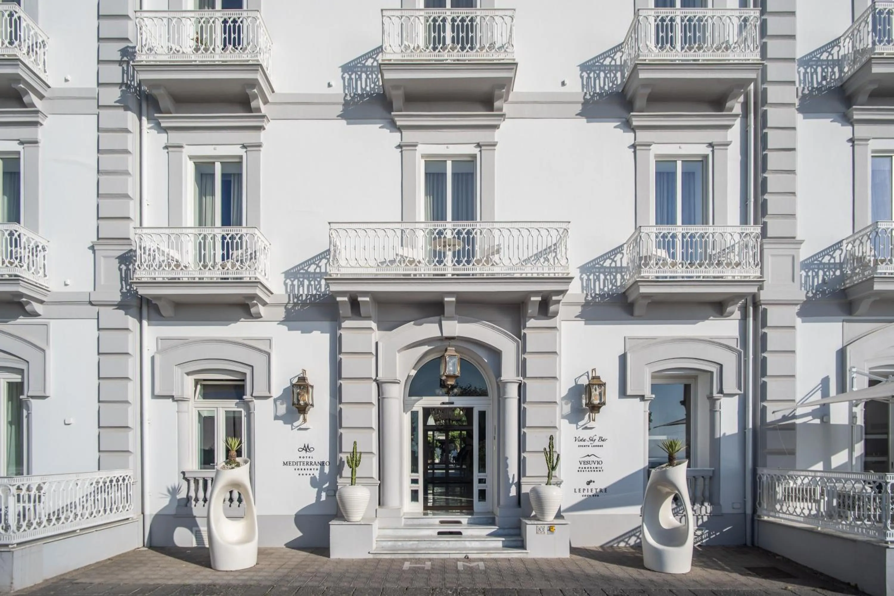 Property building in Hotel Mediterraneo Sorrento