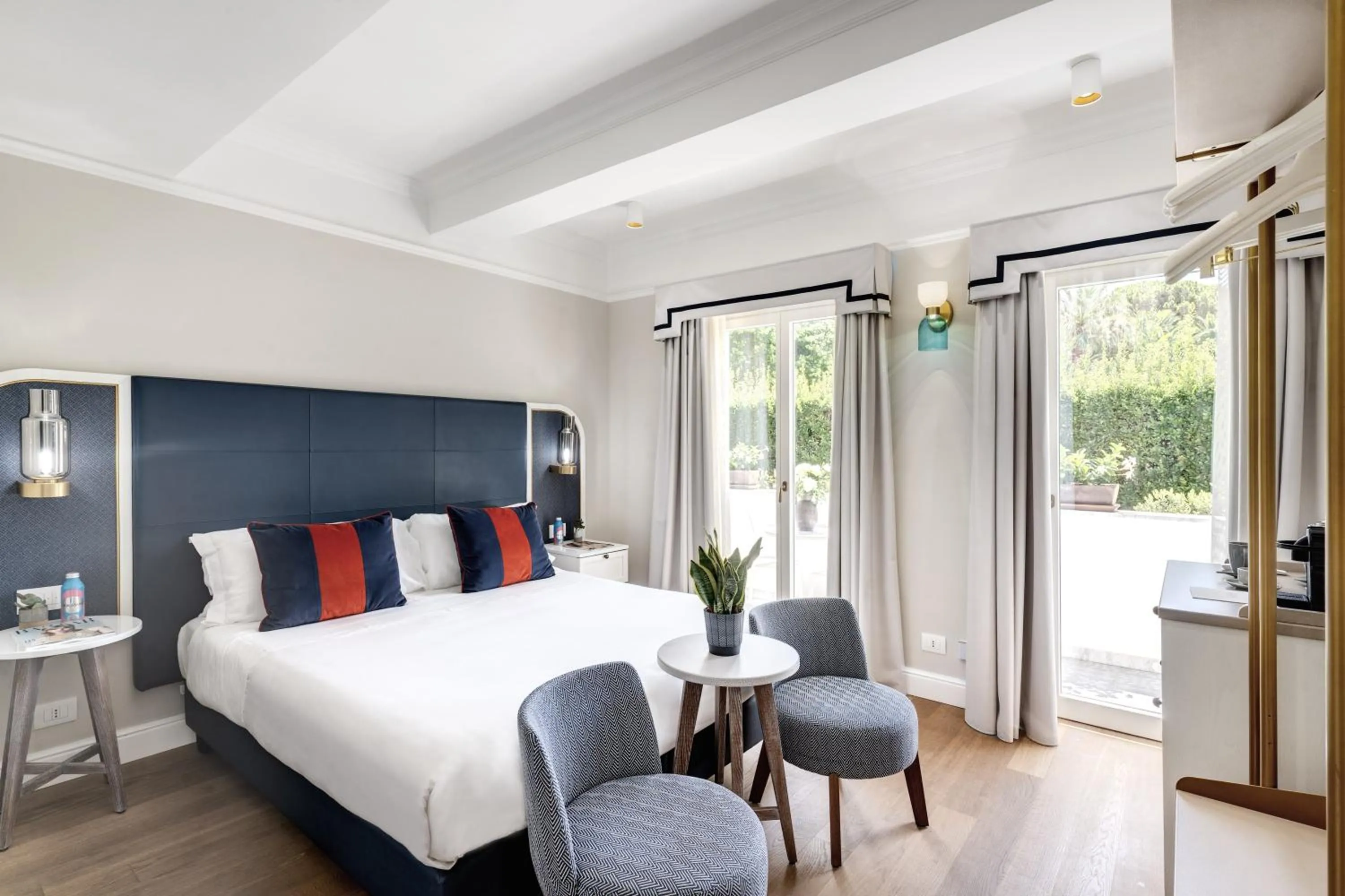 Bedroom, Bed in Hotel Mediterraneo Sorrento