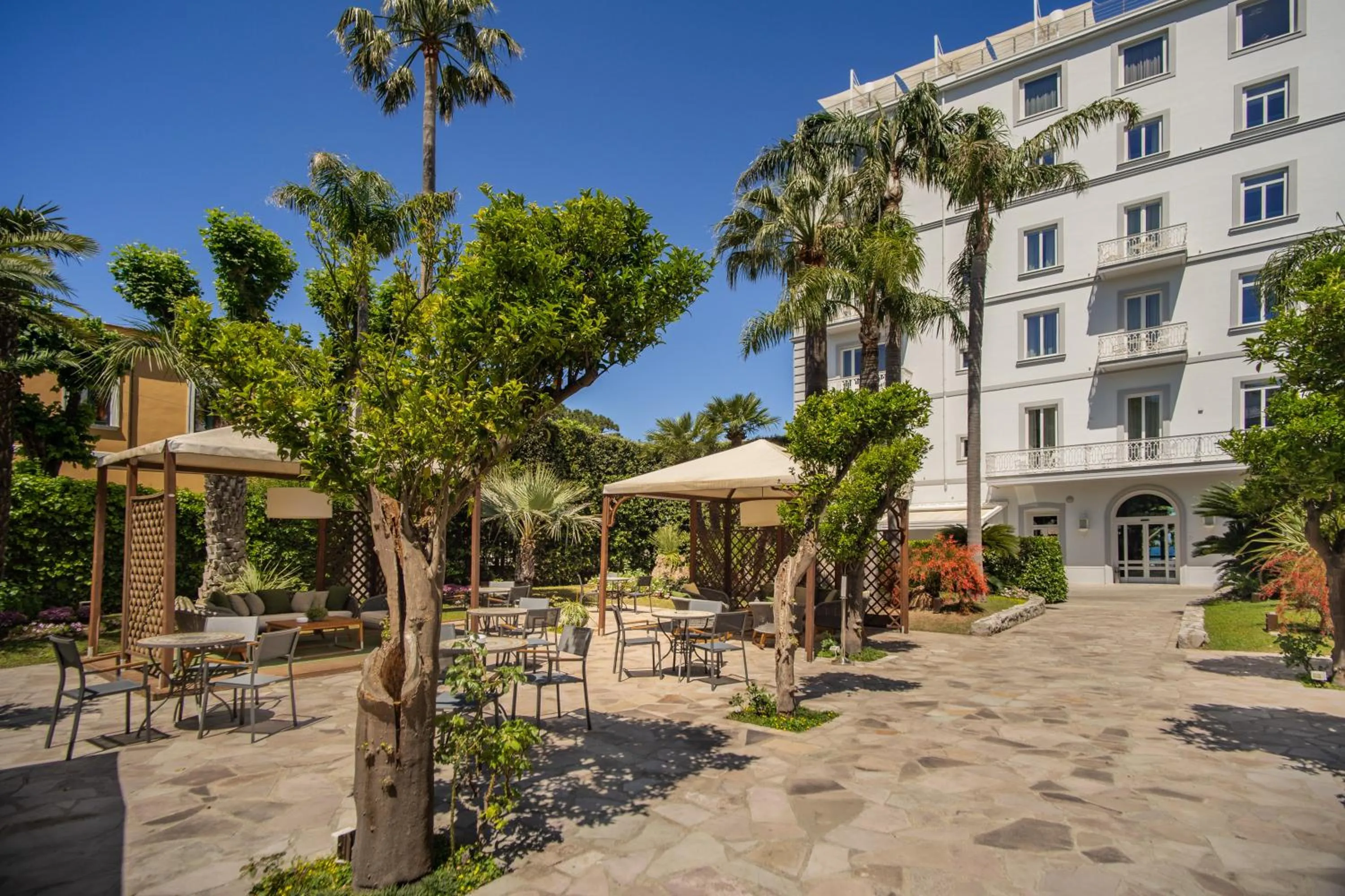 Garden in Hotel Mediterraneo Sorrento