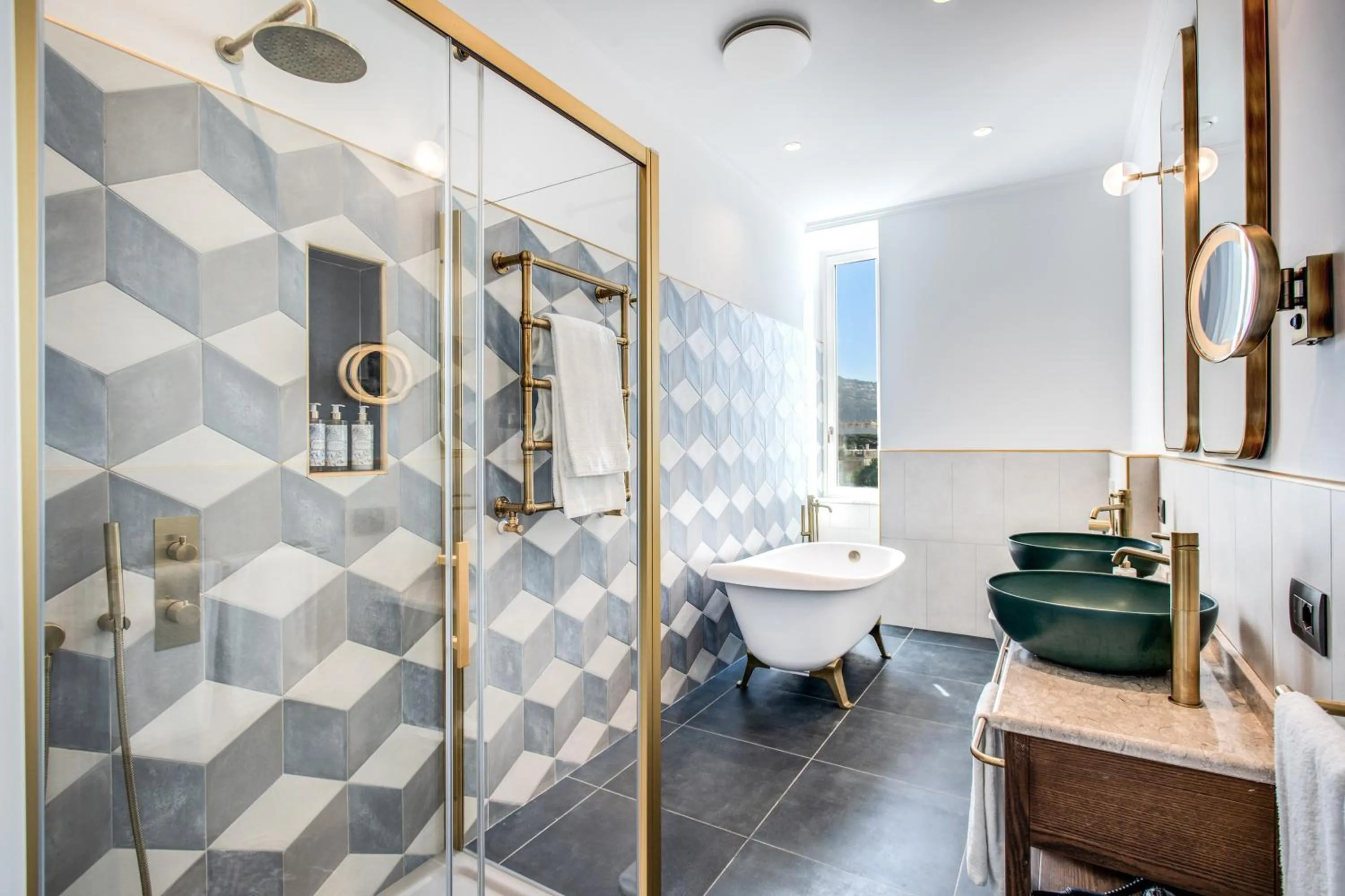 Bathroom in Hotel Mediterraneo Sorrento