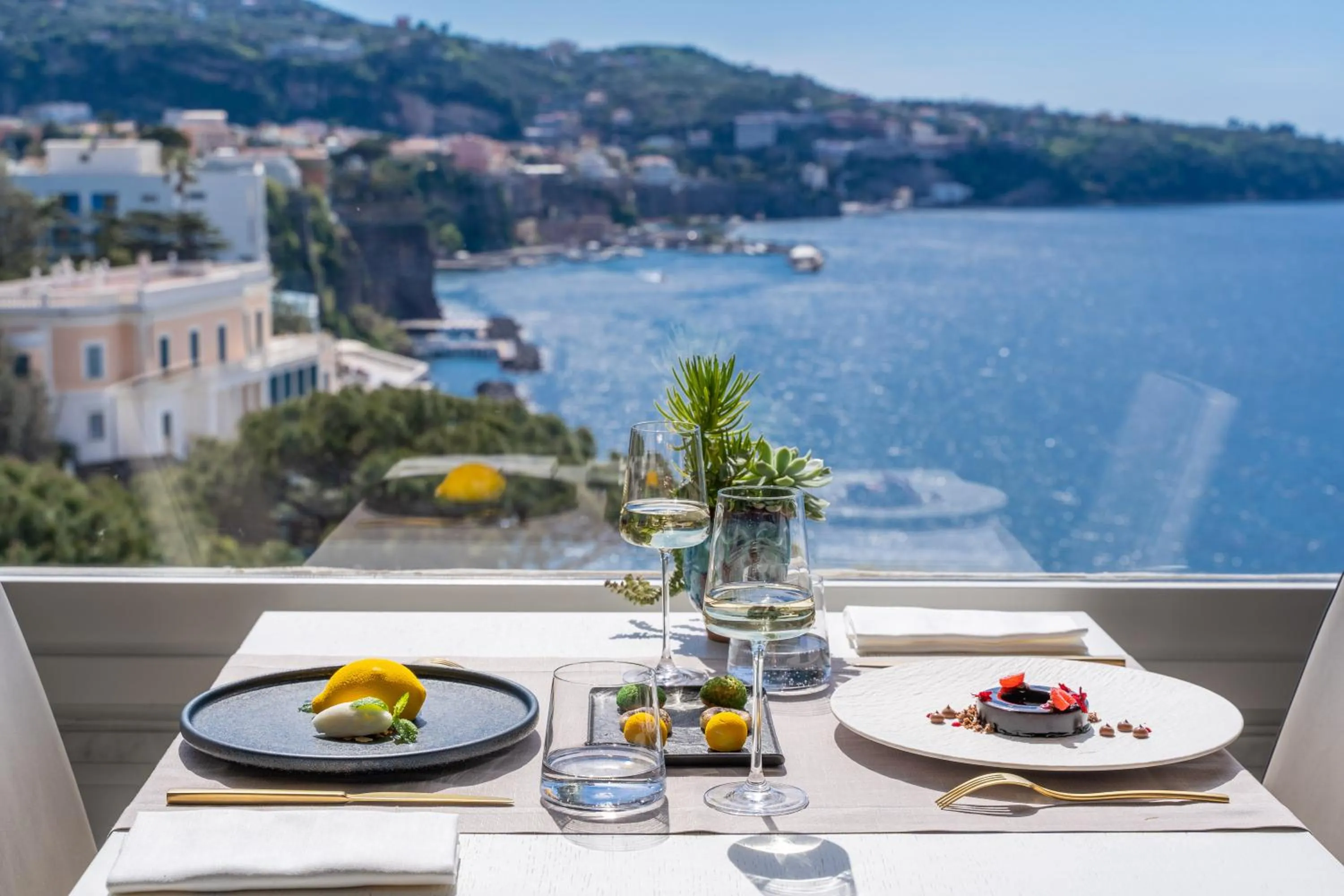 Restaurant/places to eat in Hotel Mediterraneo Sorrento