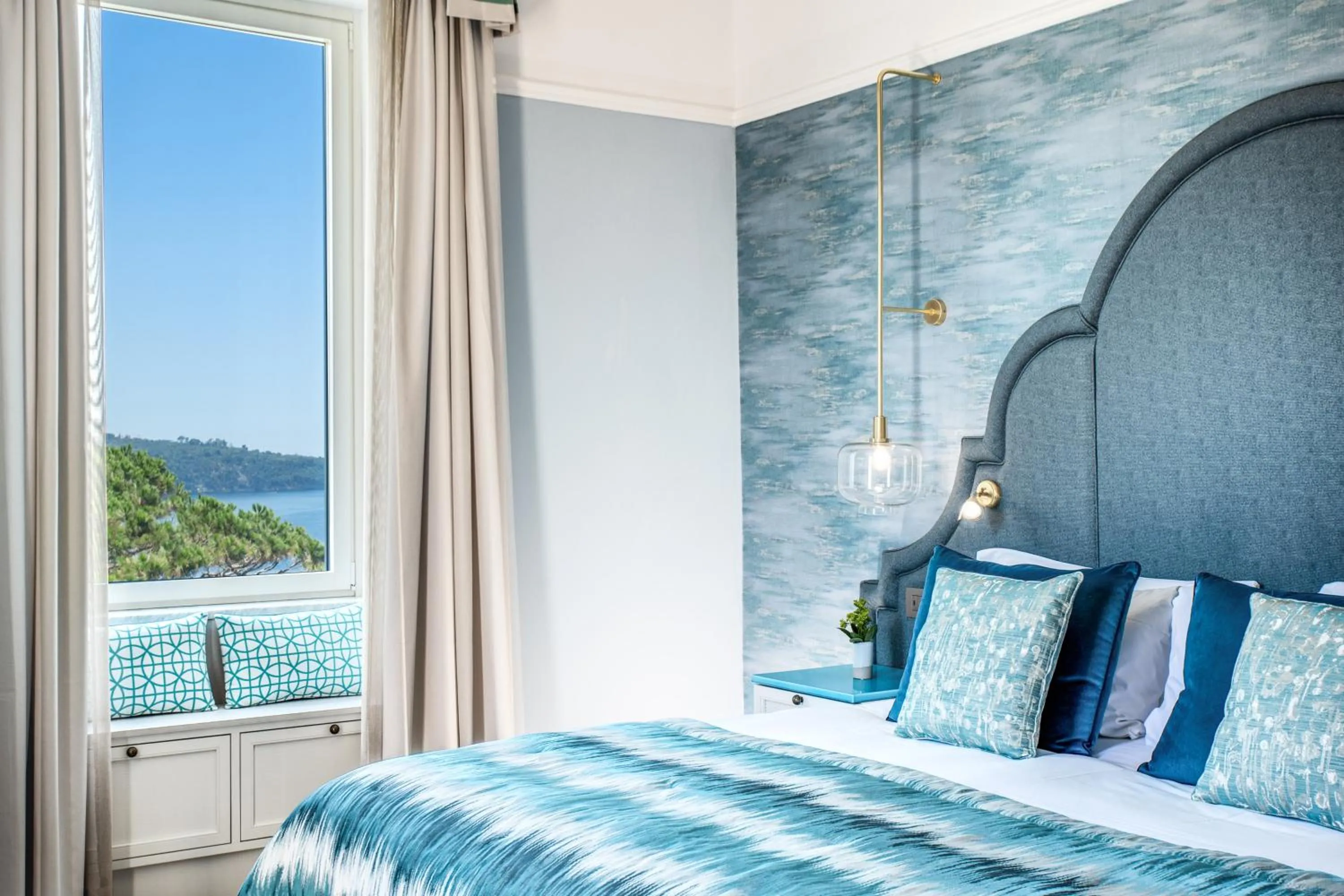 Bed in Hotel Mediterraneo Sorrento