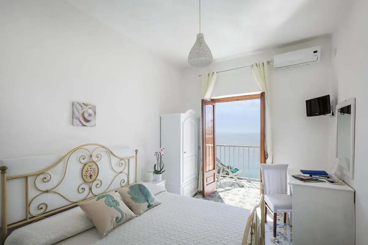 Double Room with Sea View in Hotel Villa Bellavista Double Room with Sea View in Hotel Villa Bellavista