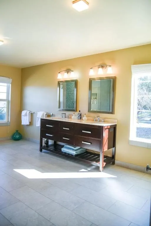Shower in Sierra Ranch - A Yosemite Retreat