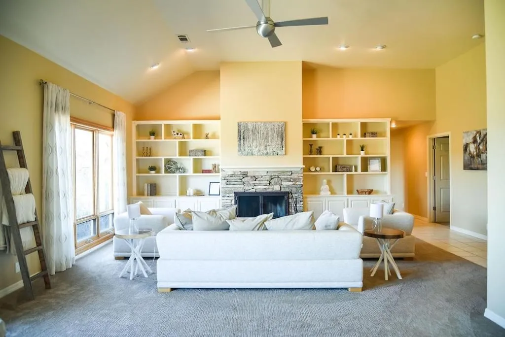 Living room in Sierra Ranch - A Yosemite Retreat