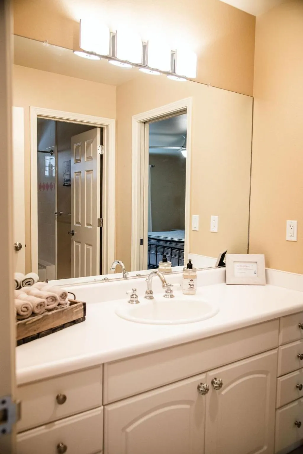 Shower in Sierra Ranch - A Yosemite Retreat