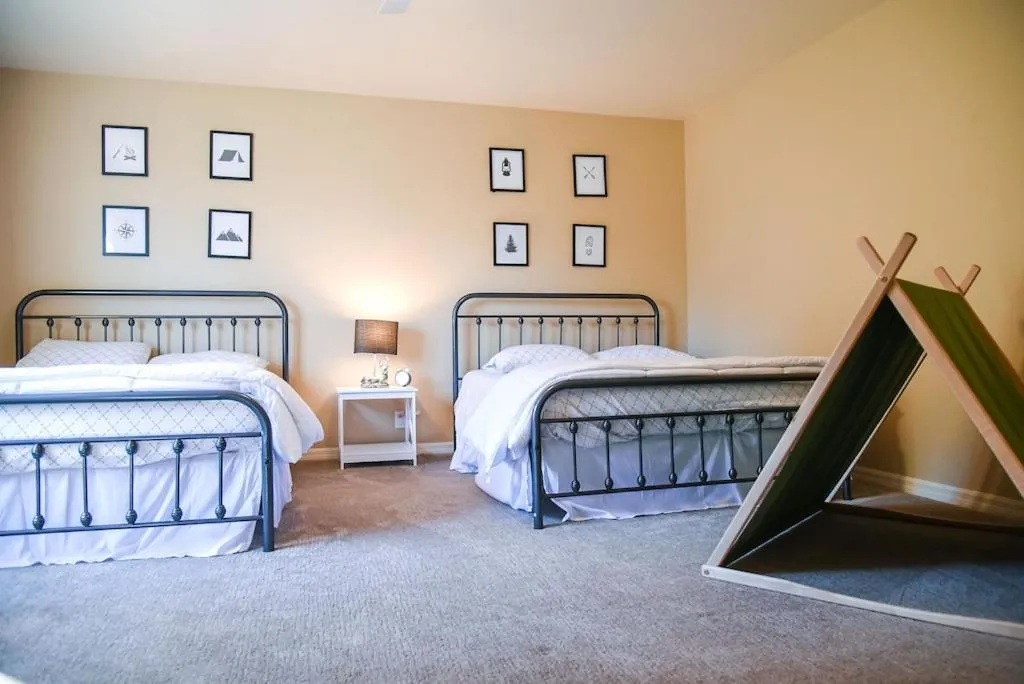 Bed in Sierra Ranch - A Yosemite Retreat