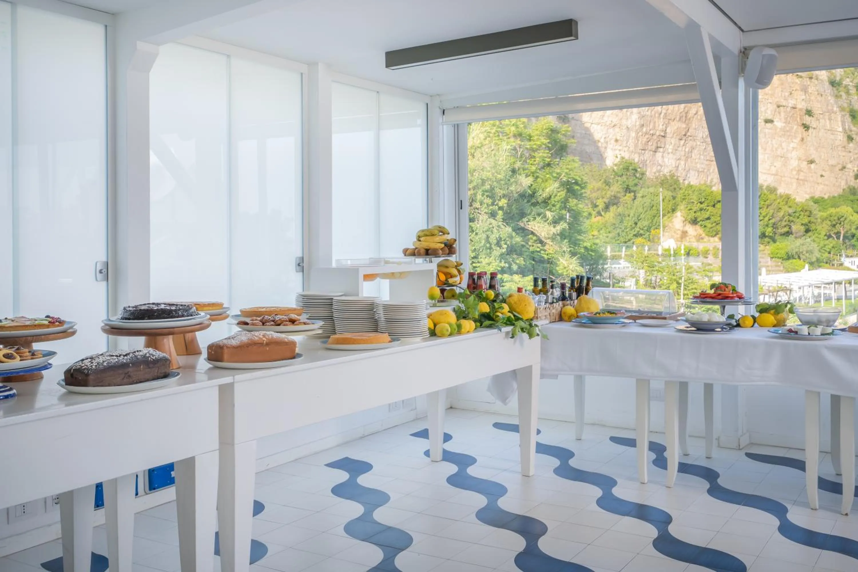 Breakfast in Hotel Le Axidie