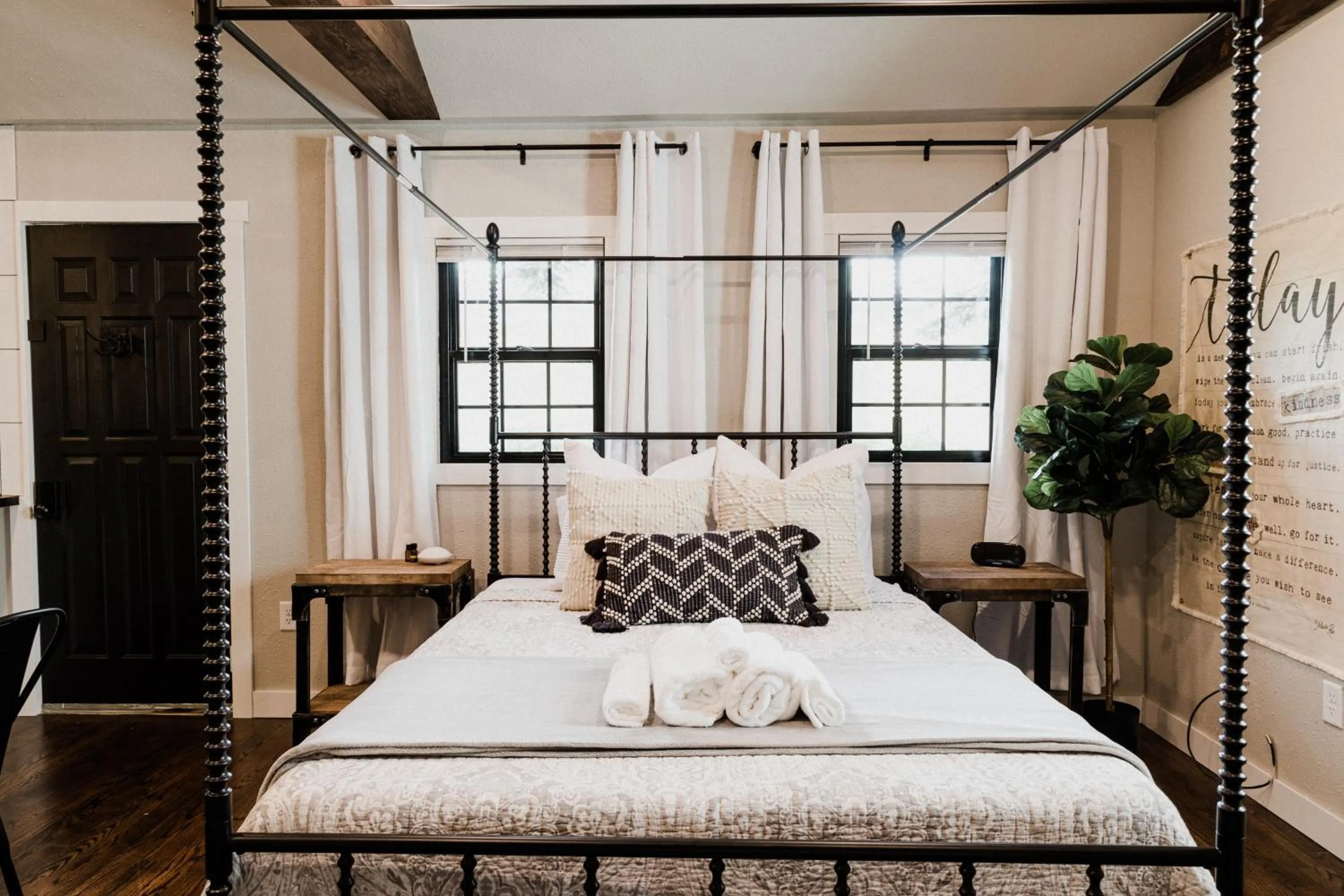 Bed in Spearfish Cottages