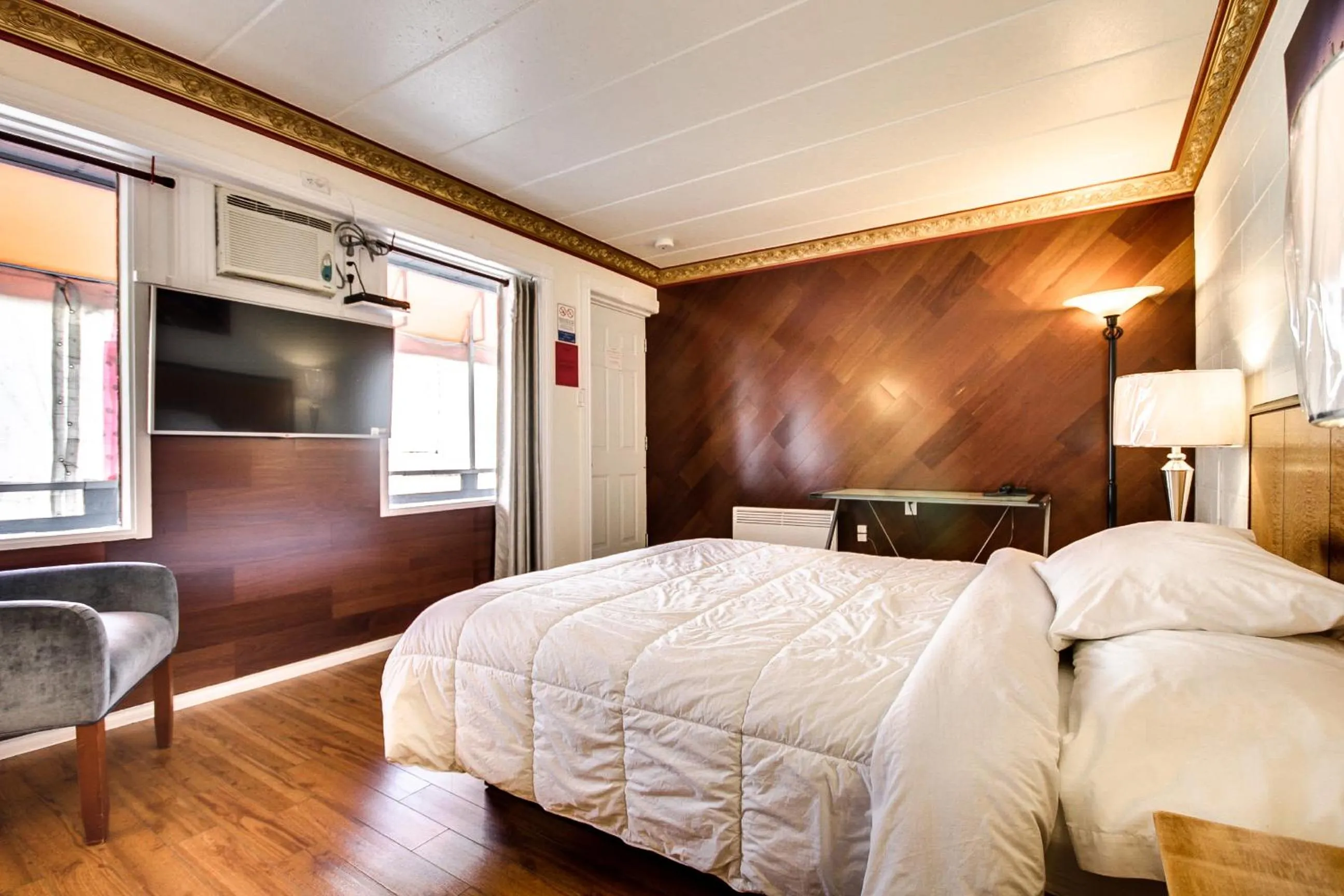 Bed in Motel Bellefeuille