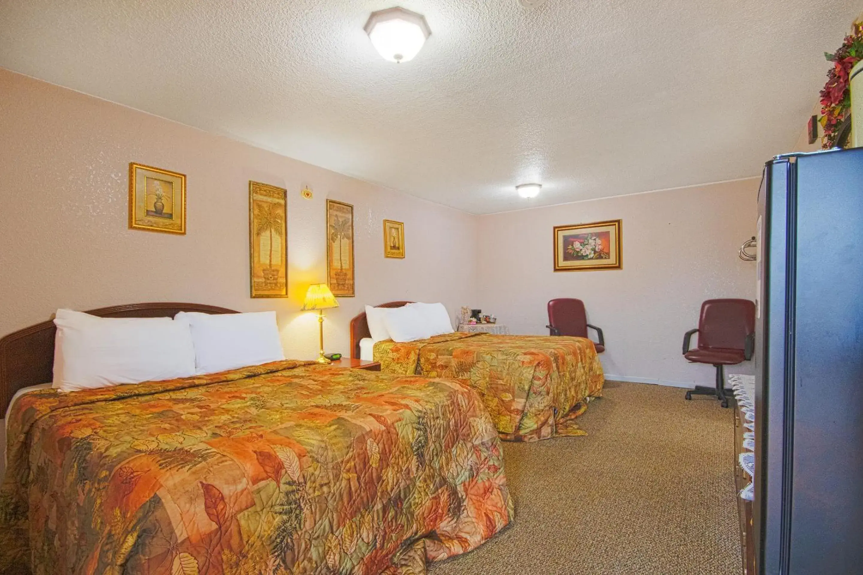 2 Queen Beds Non-Smoking in Sunflower Motel Hiawatha By OYO 2 Queen Beds Non-Smoking in Sunflower Motel Hiawatha By OYO