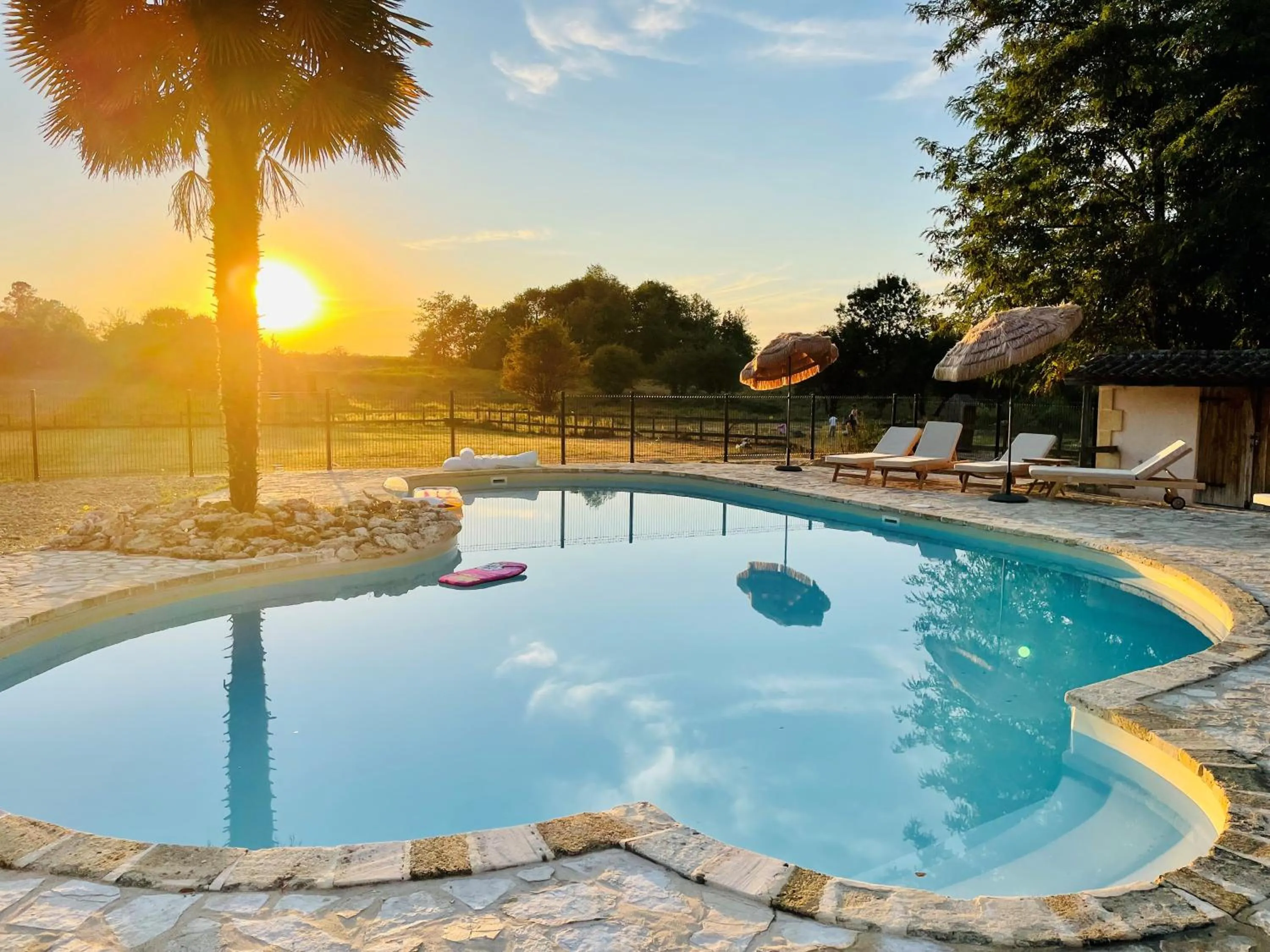 Pool view in La Vigne d'Or