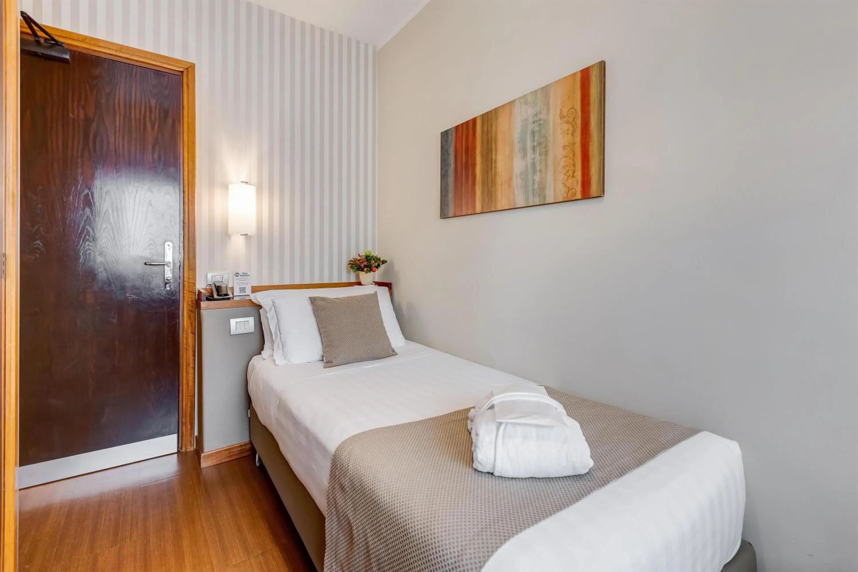 Photo of the whole room, Bed in Best Western Hotel Piccadilly