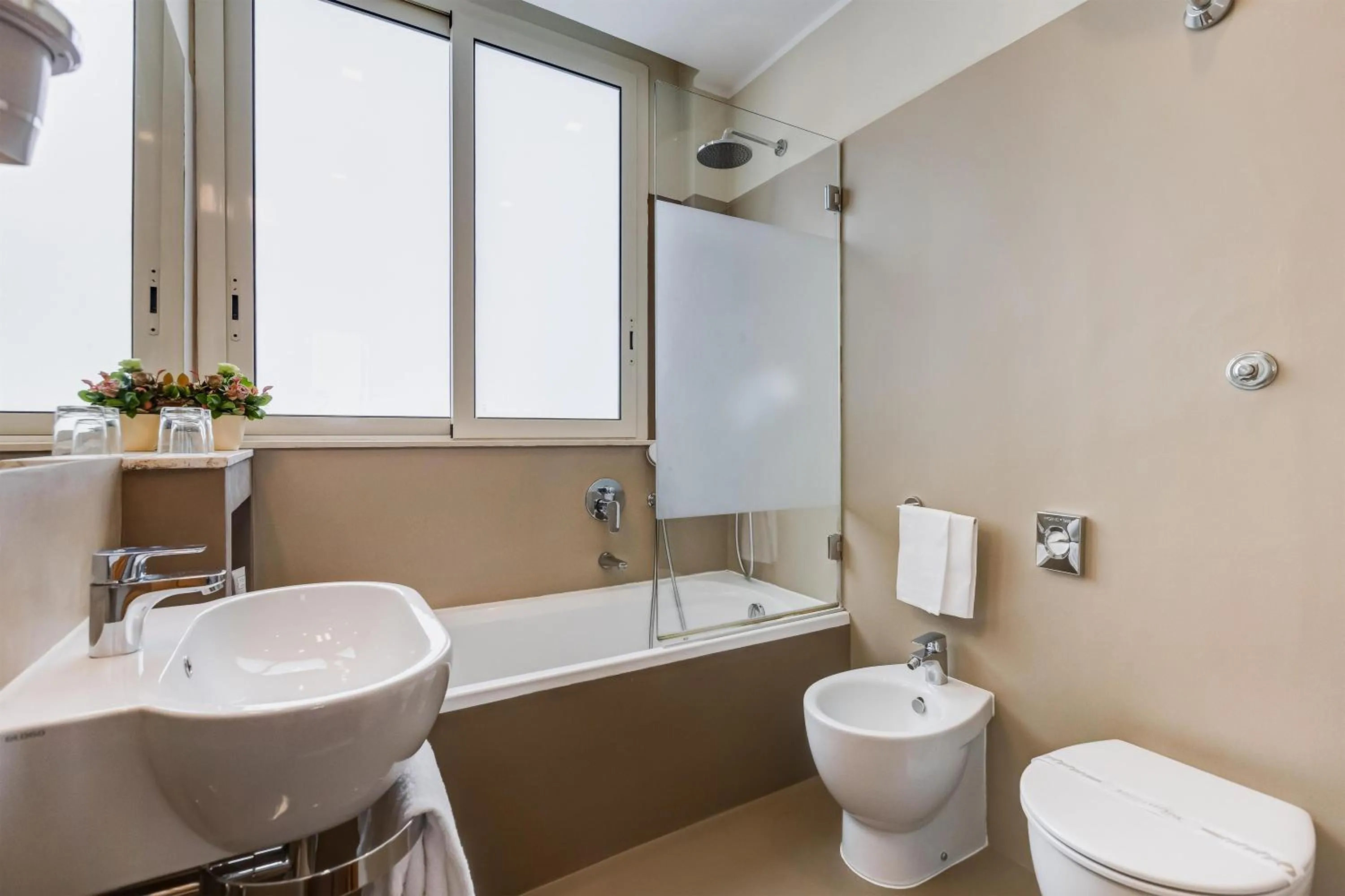 Photo of the whole room in Best Western Hotel Piccadilly