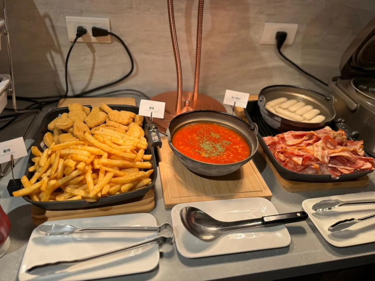 Restaurant/places to eat in Dahu Park Hotel