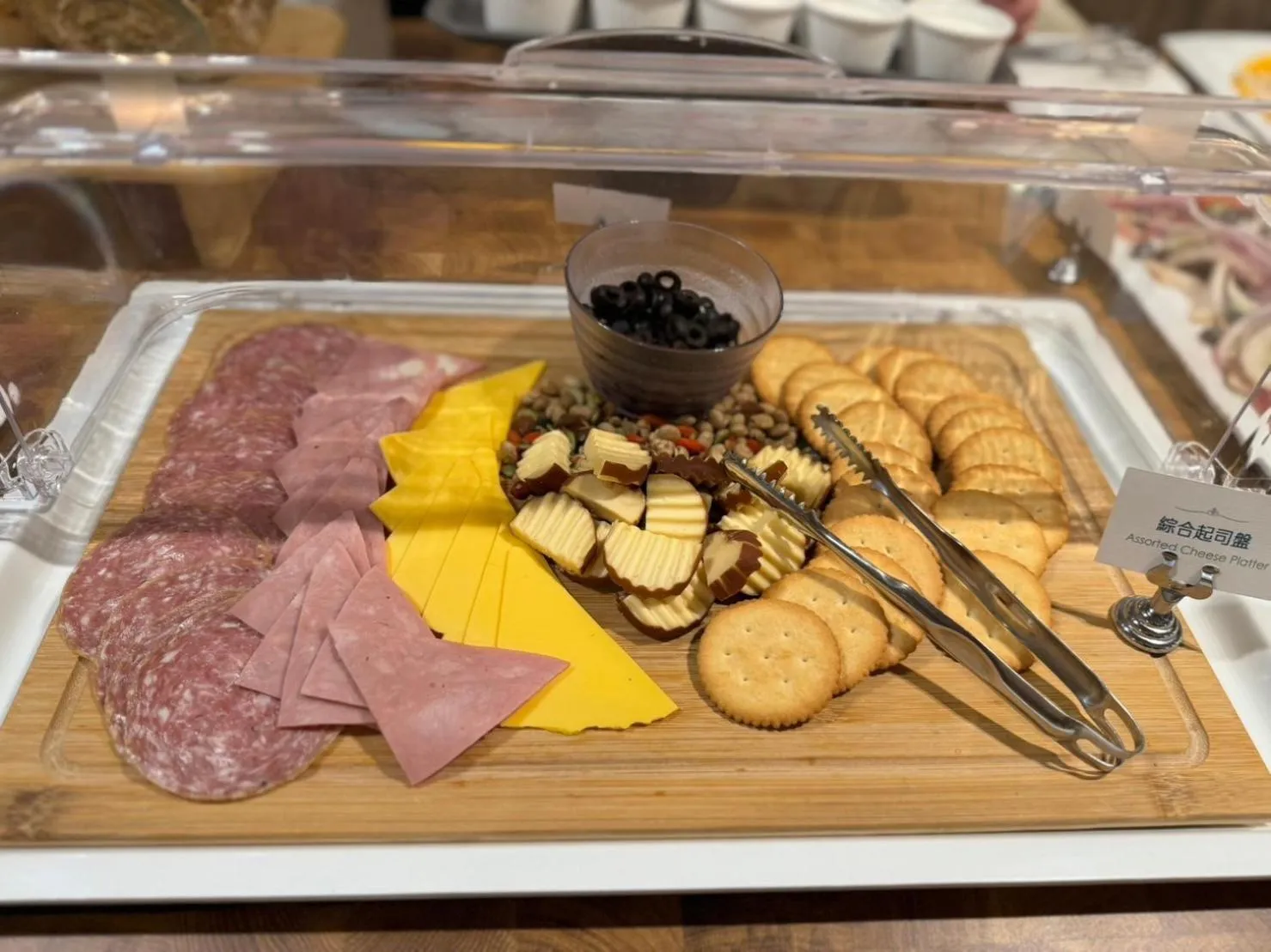 Restaurant/places to eat in Dahu Park Hotel