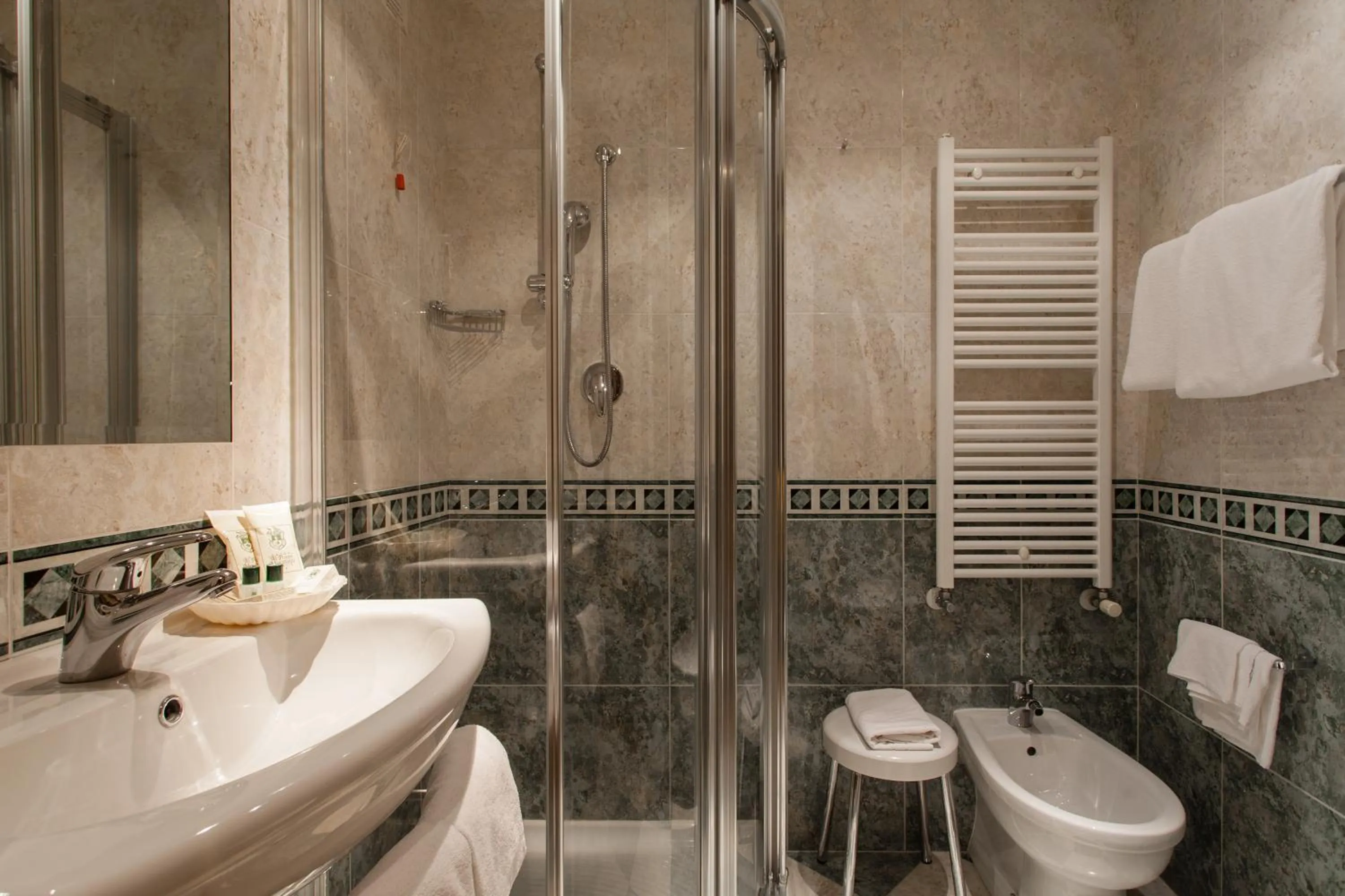 Bathroom in Hotel Al Ponte Mocenigo