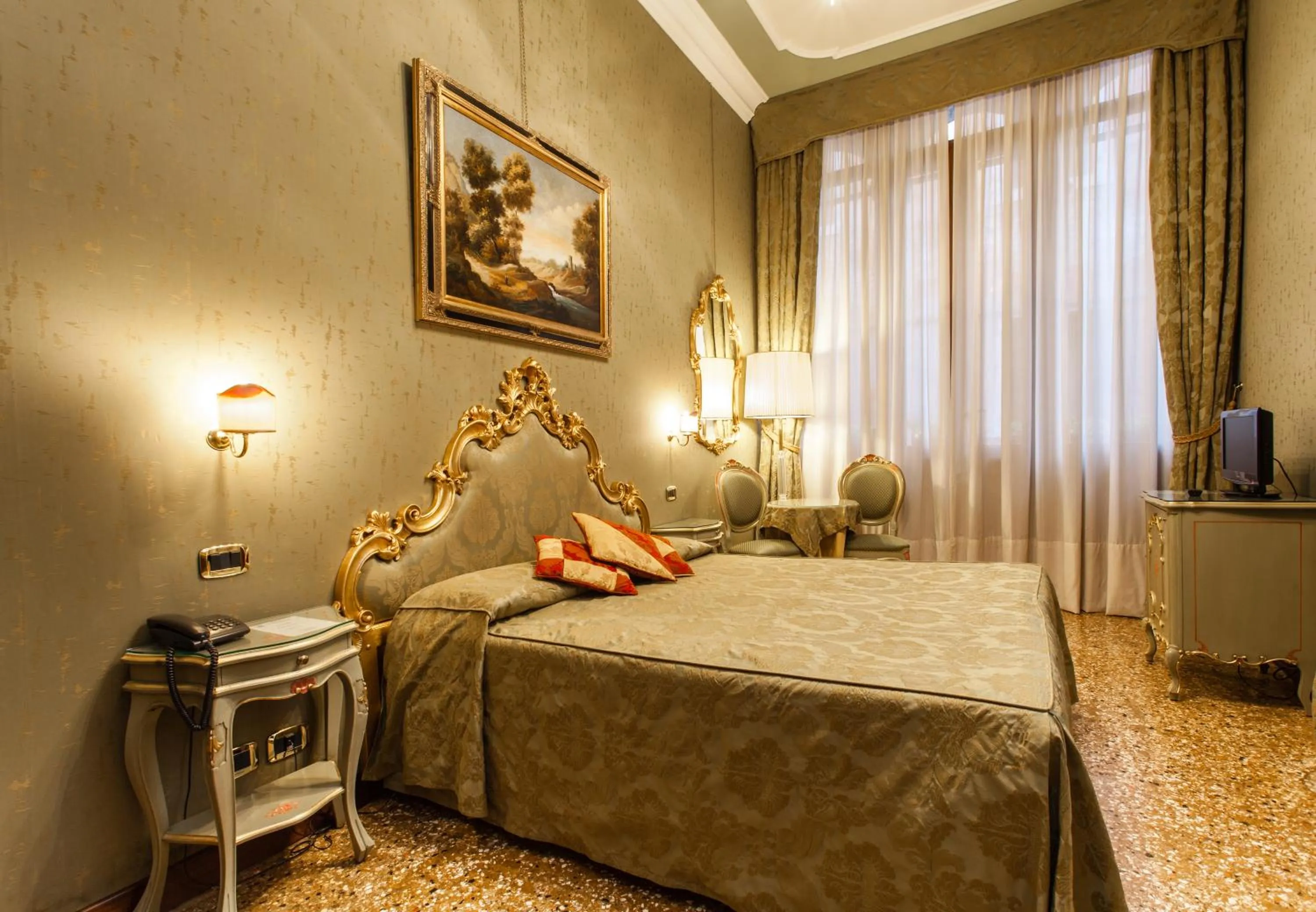 Photo of the whole room, Bed in Hotel Al Ponte Mocenigo